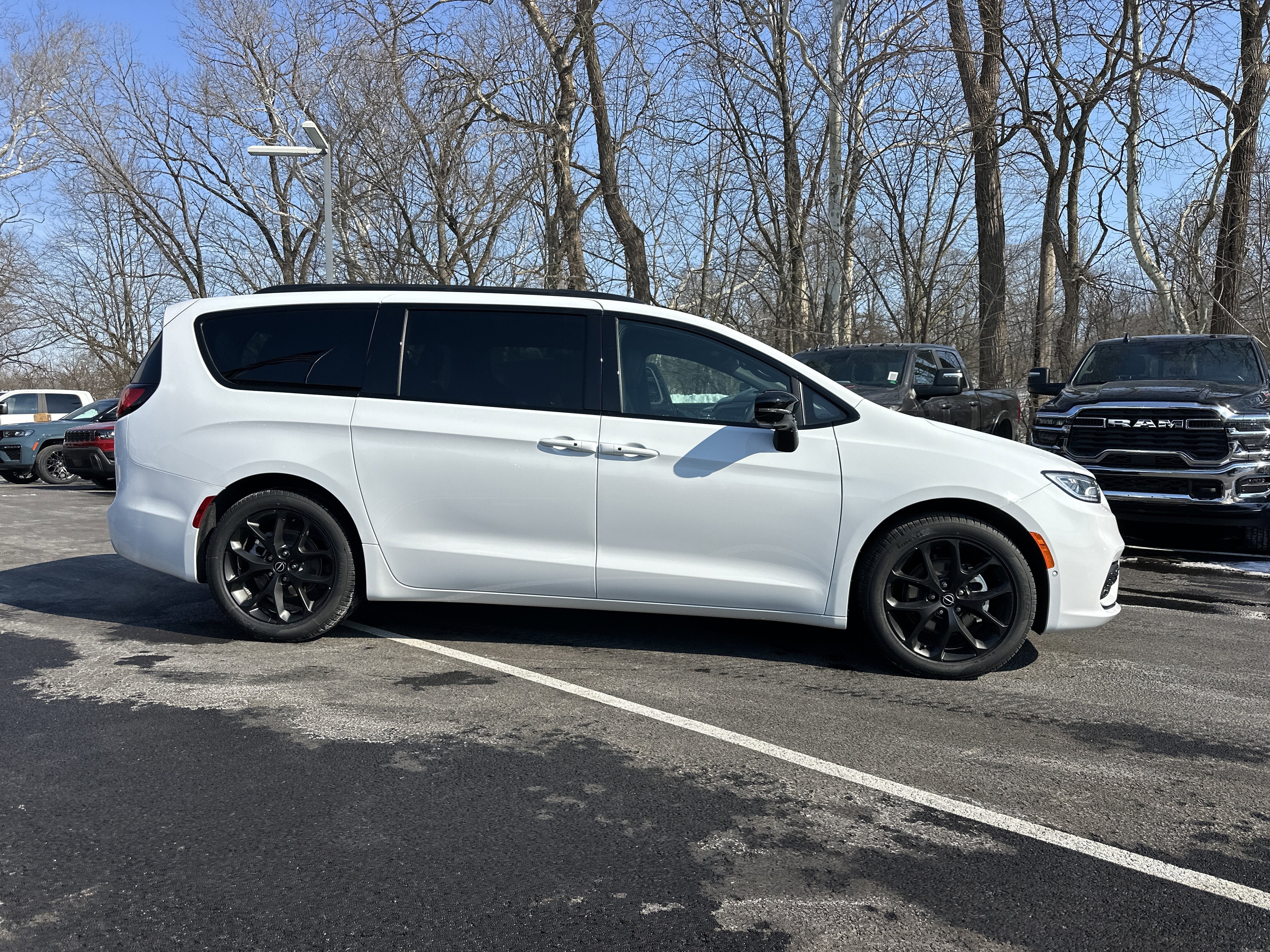 2026 Chrysler Pacifica Select