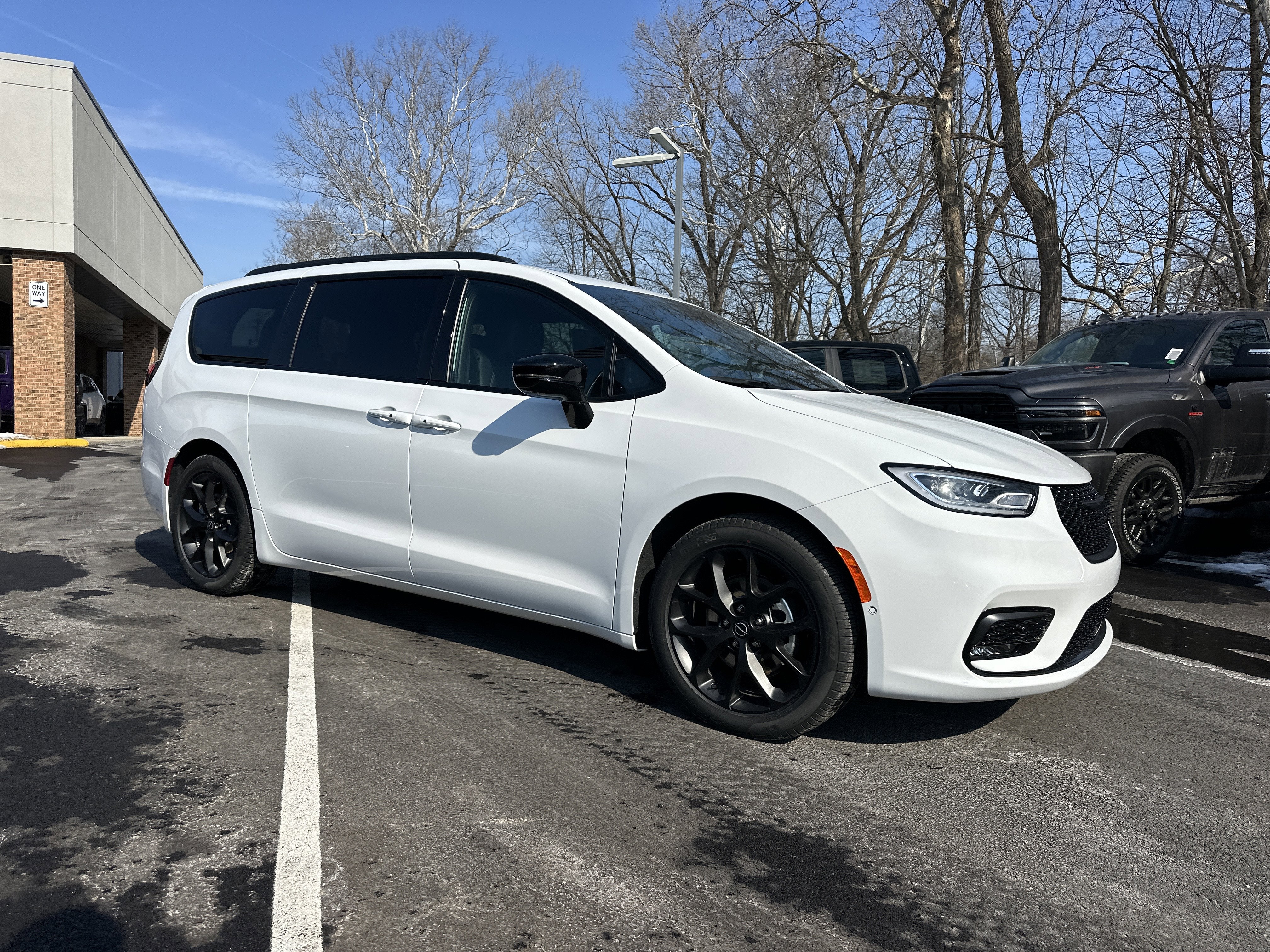 2026 Chrysler Pacifica Select