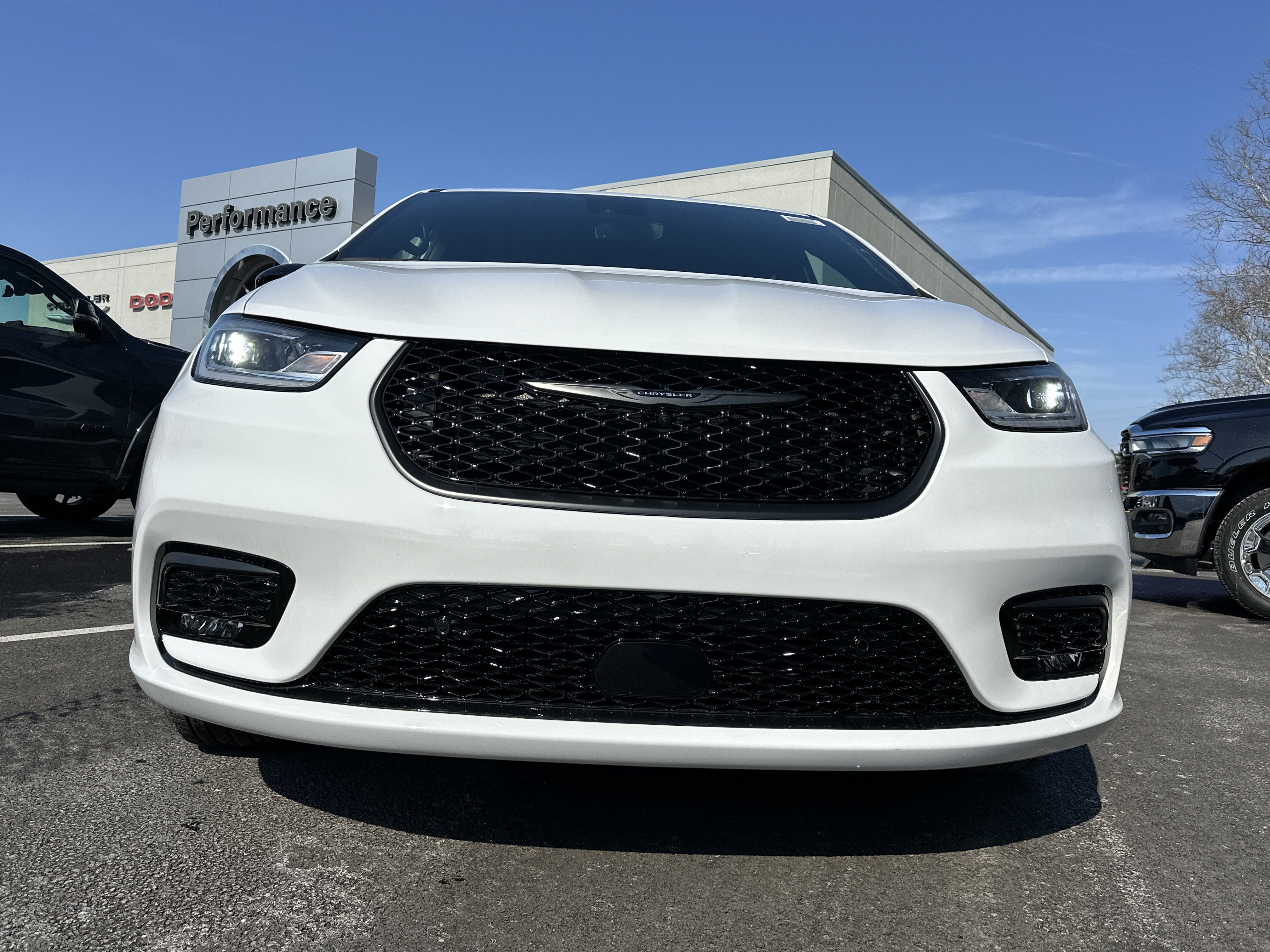 2026 Chrysler Pacifica Select