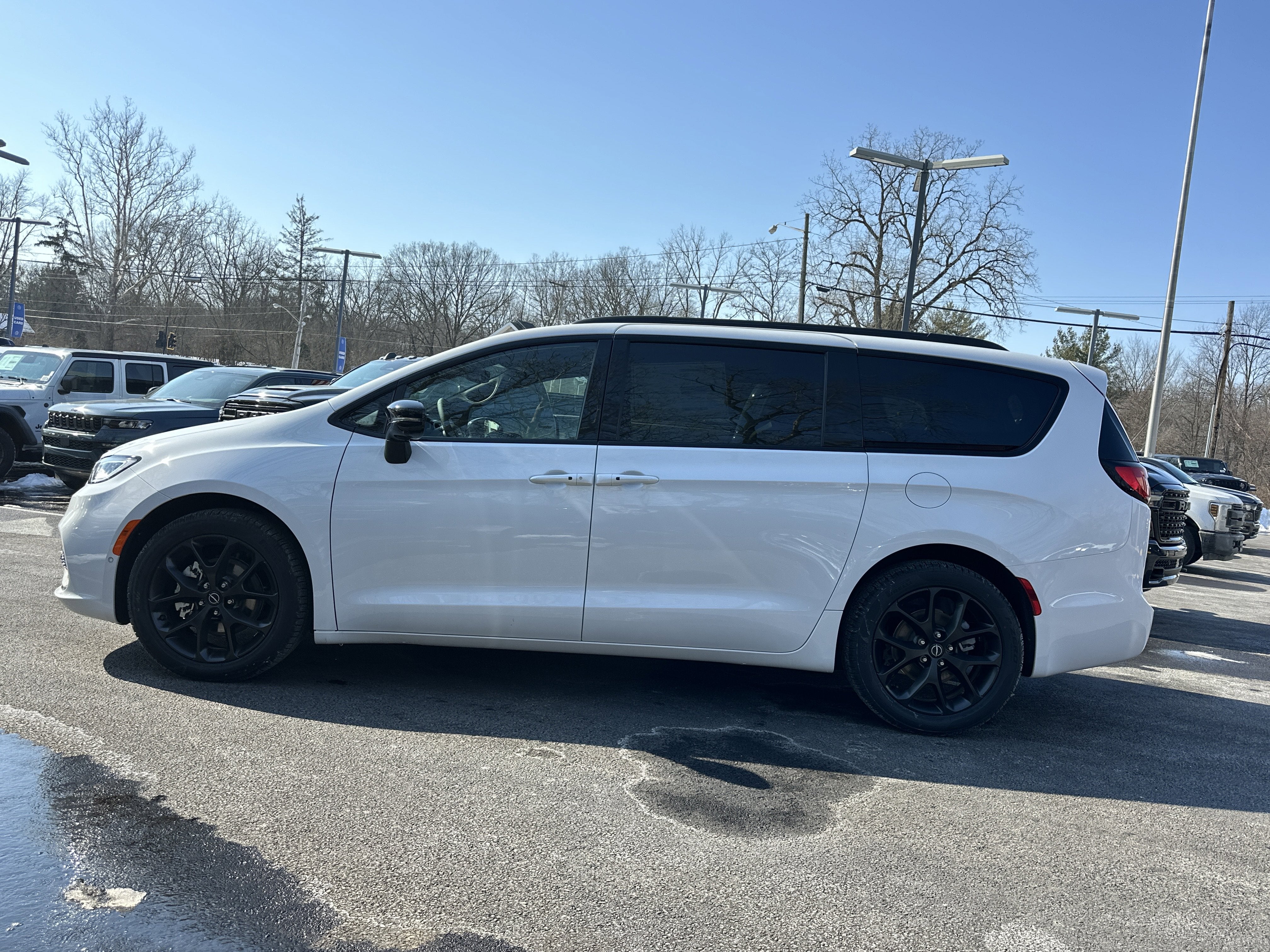 2026 Chrysler Pacifica Select