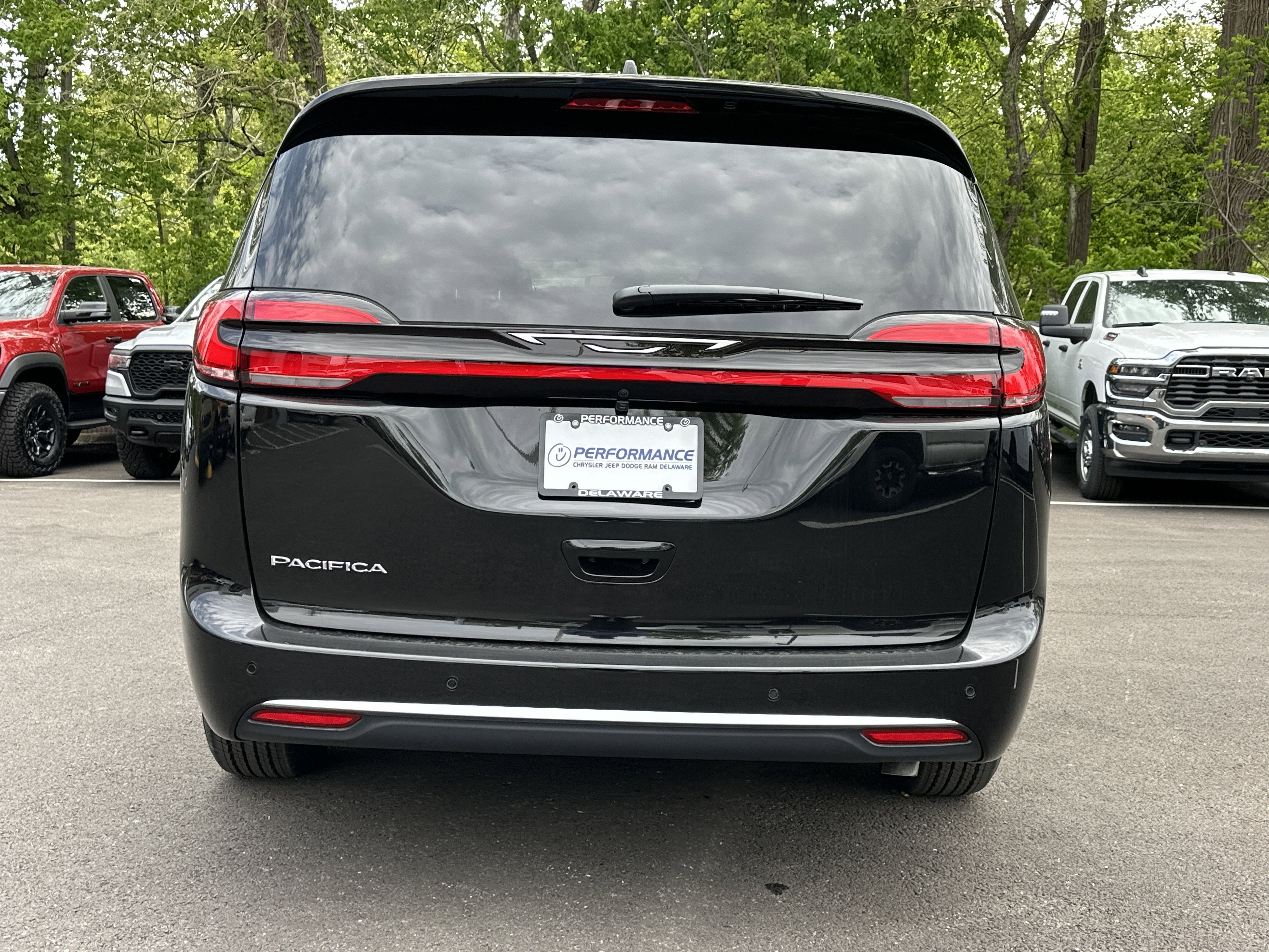 2027 Chrysler Pacifica Select