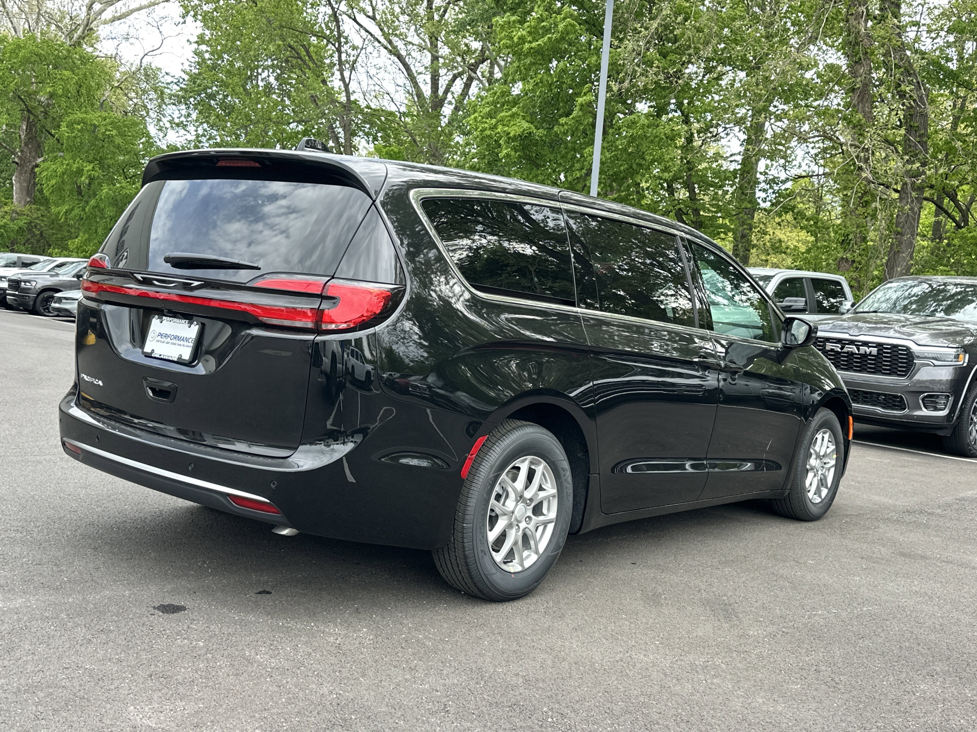 2027 Chrysler Pacifica Select
