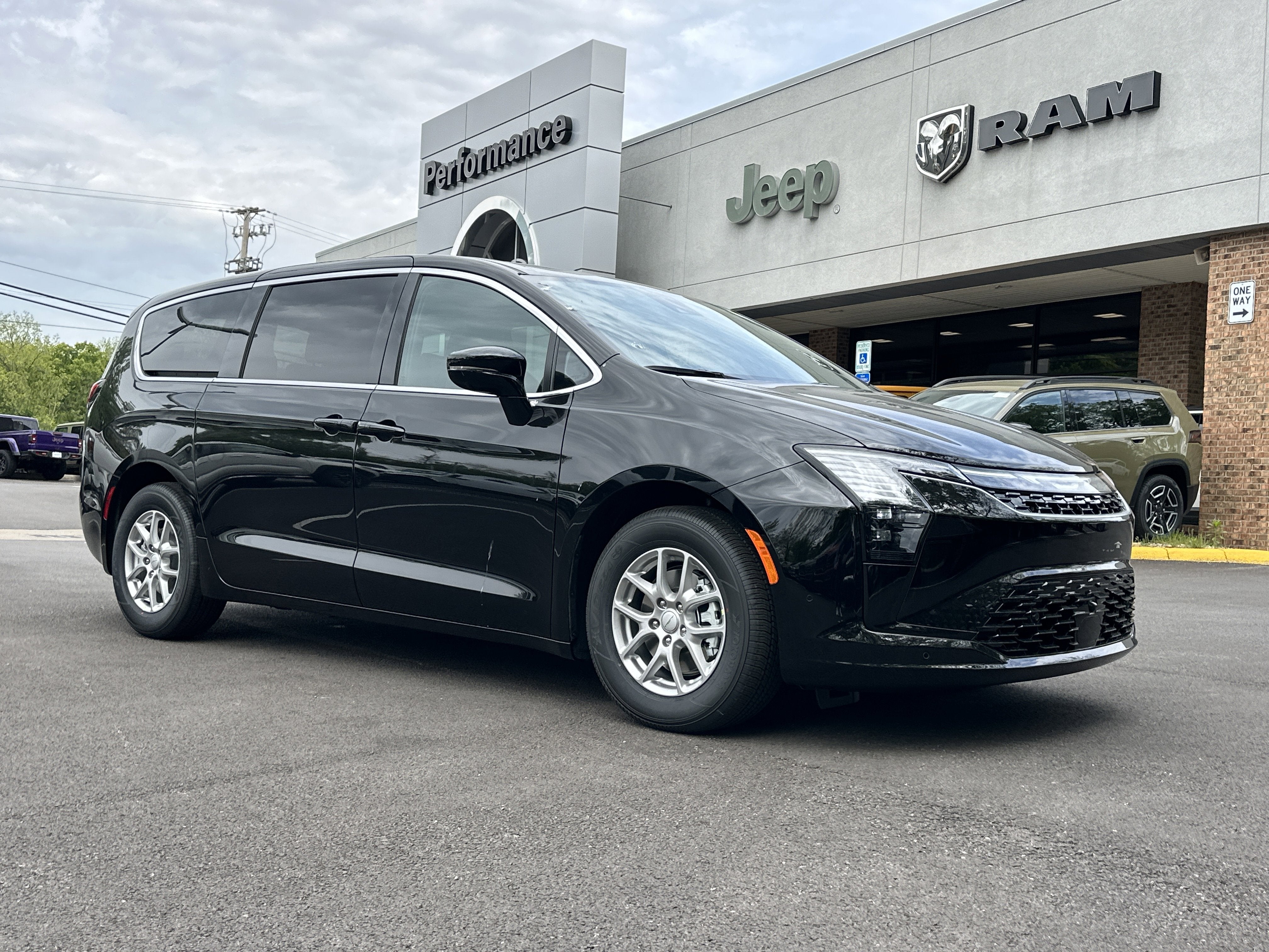 2027 Chrysler Pacifica Select