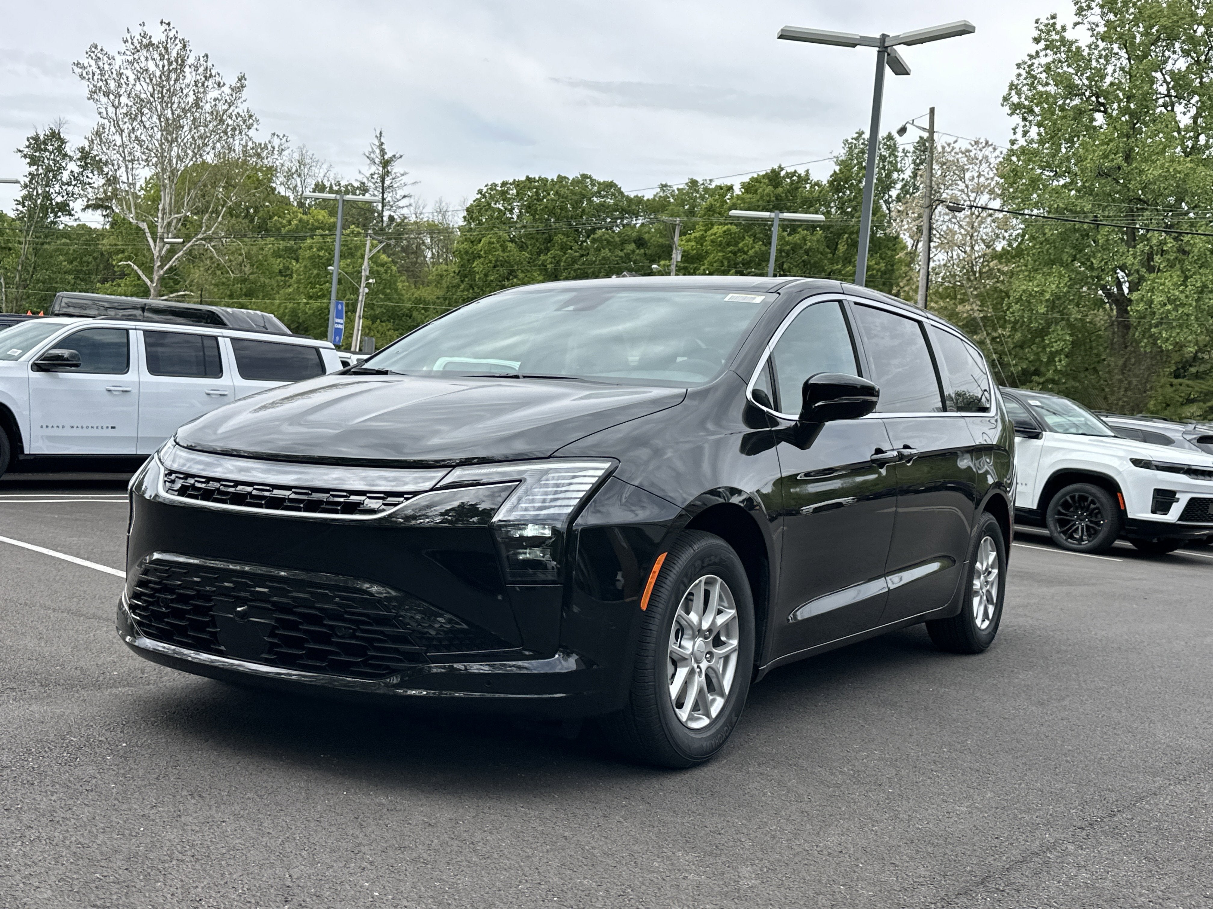 2027 Chrysler Pacifica Select