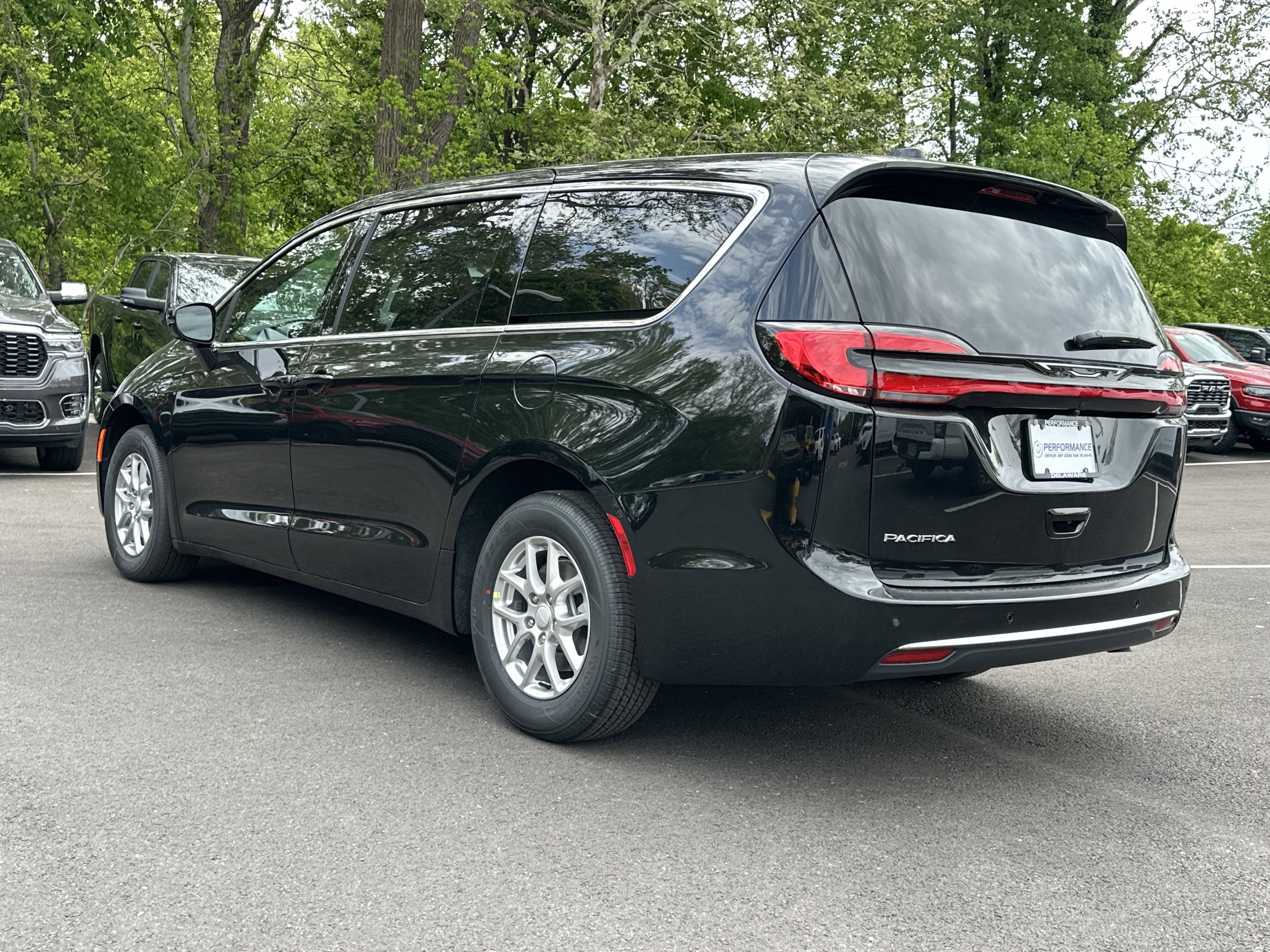 2027 Chrysler Pacifica Select