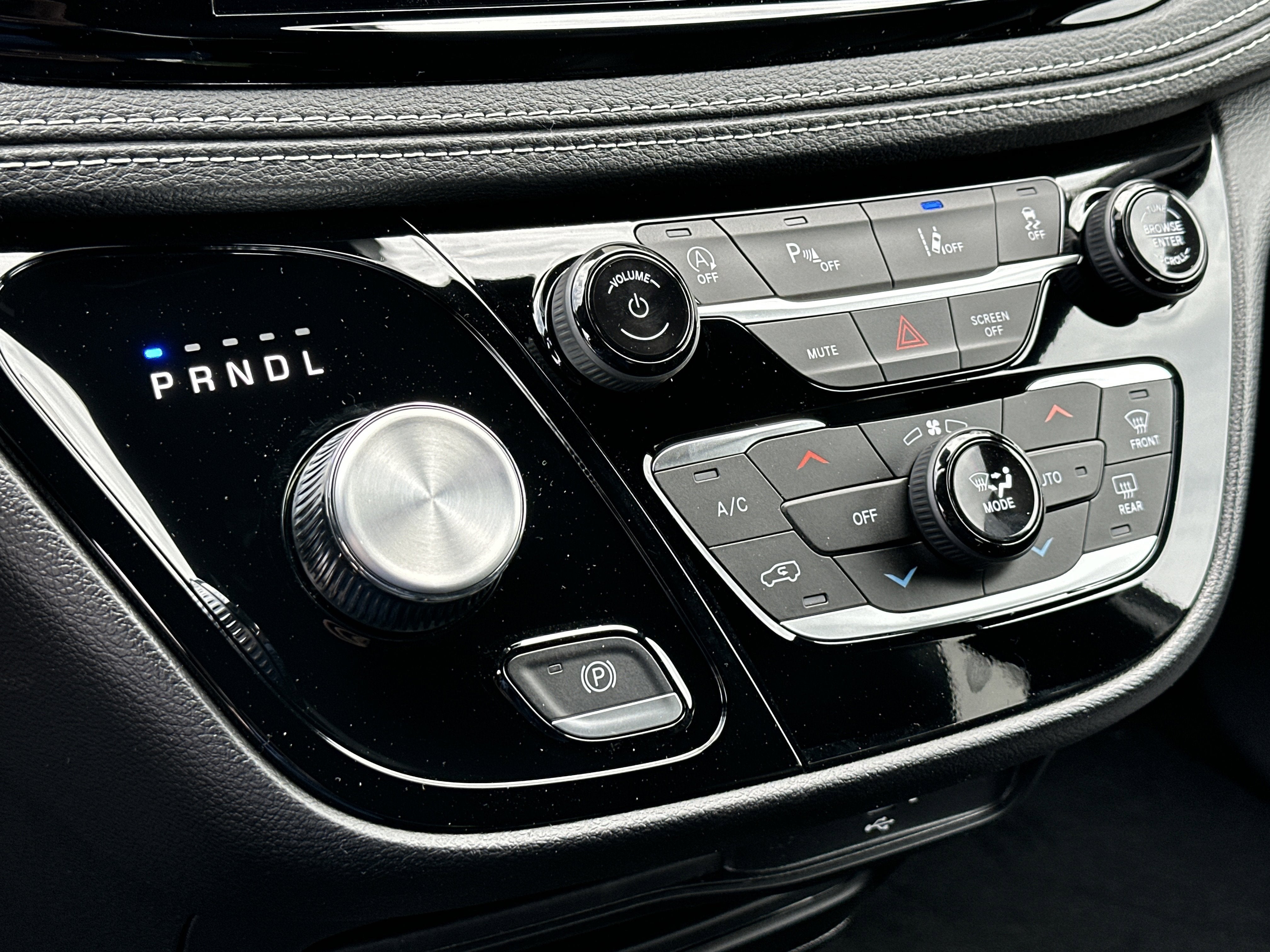 2027 Chrysler Pacifica Select