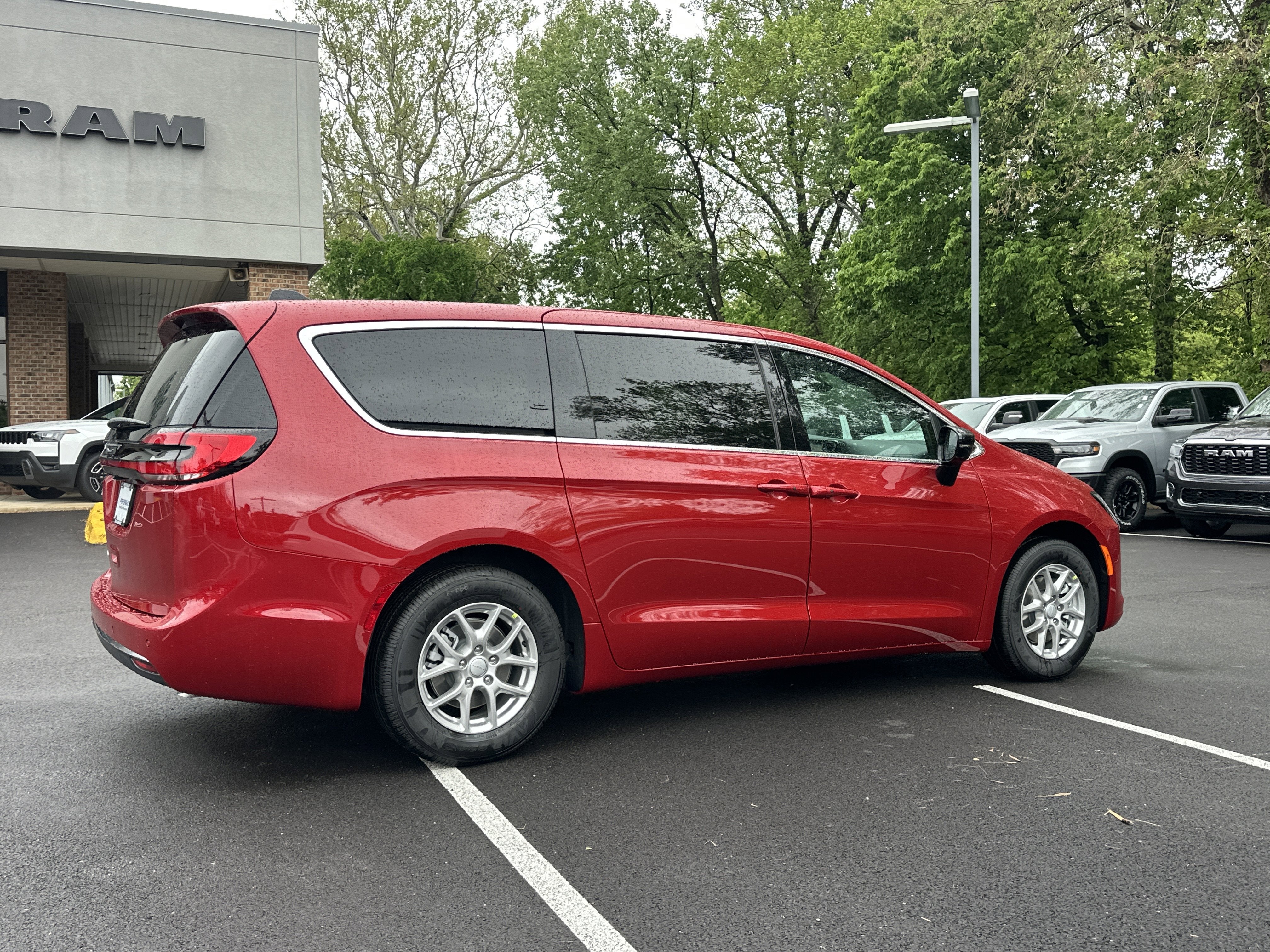 2027 Chrysler Pacifica Select