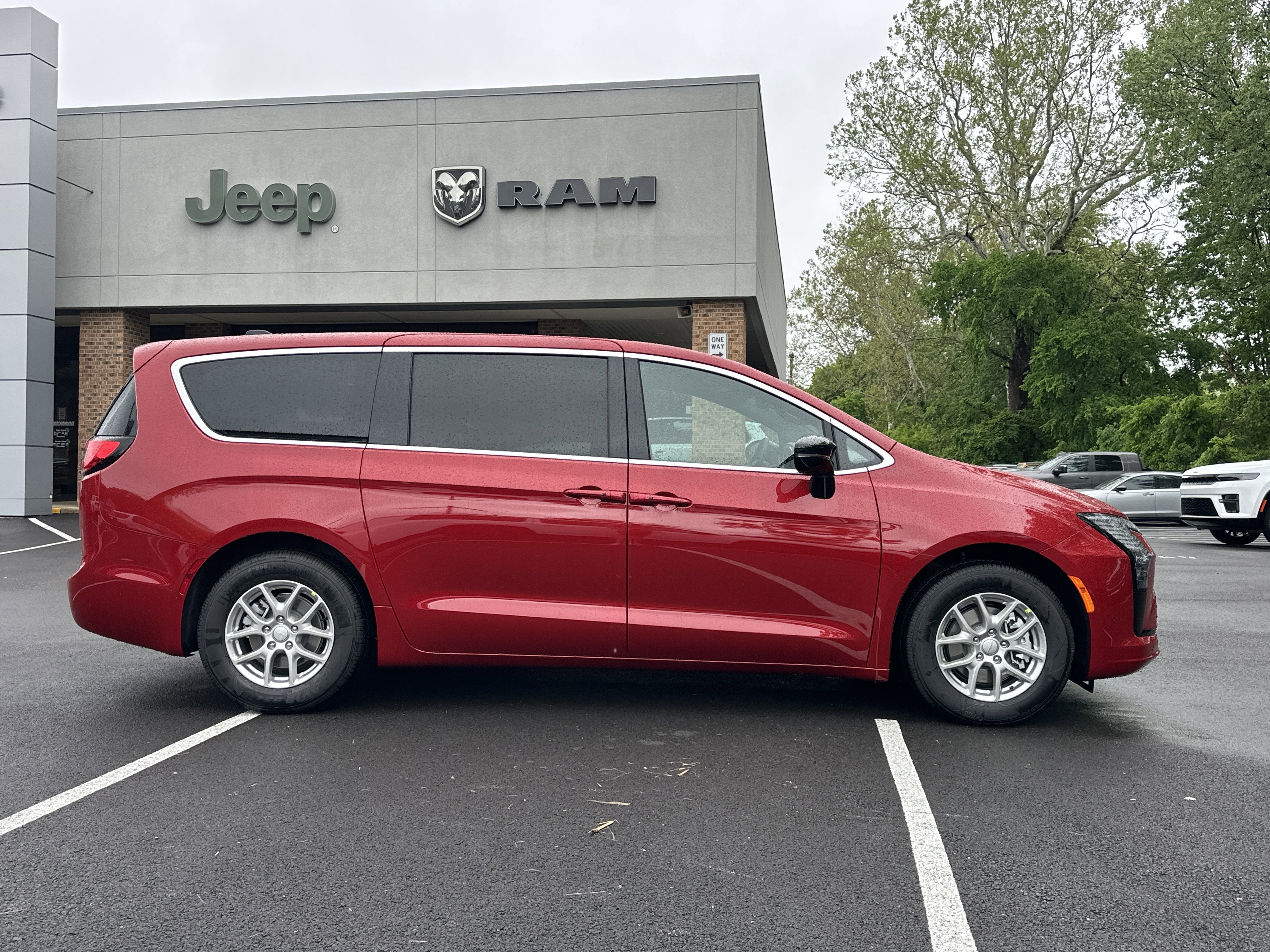2027 Chrysler Pacifica Select