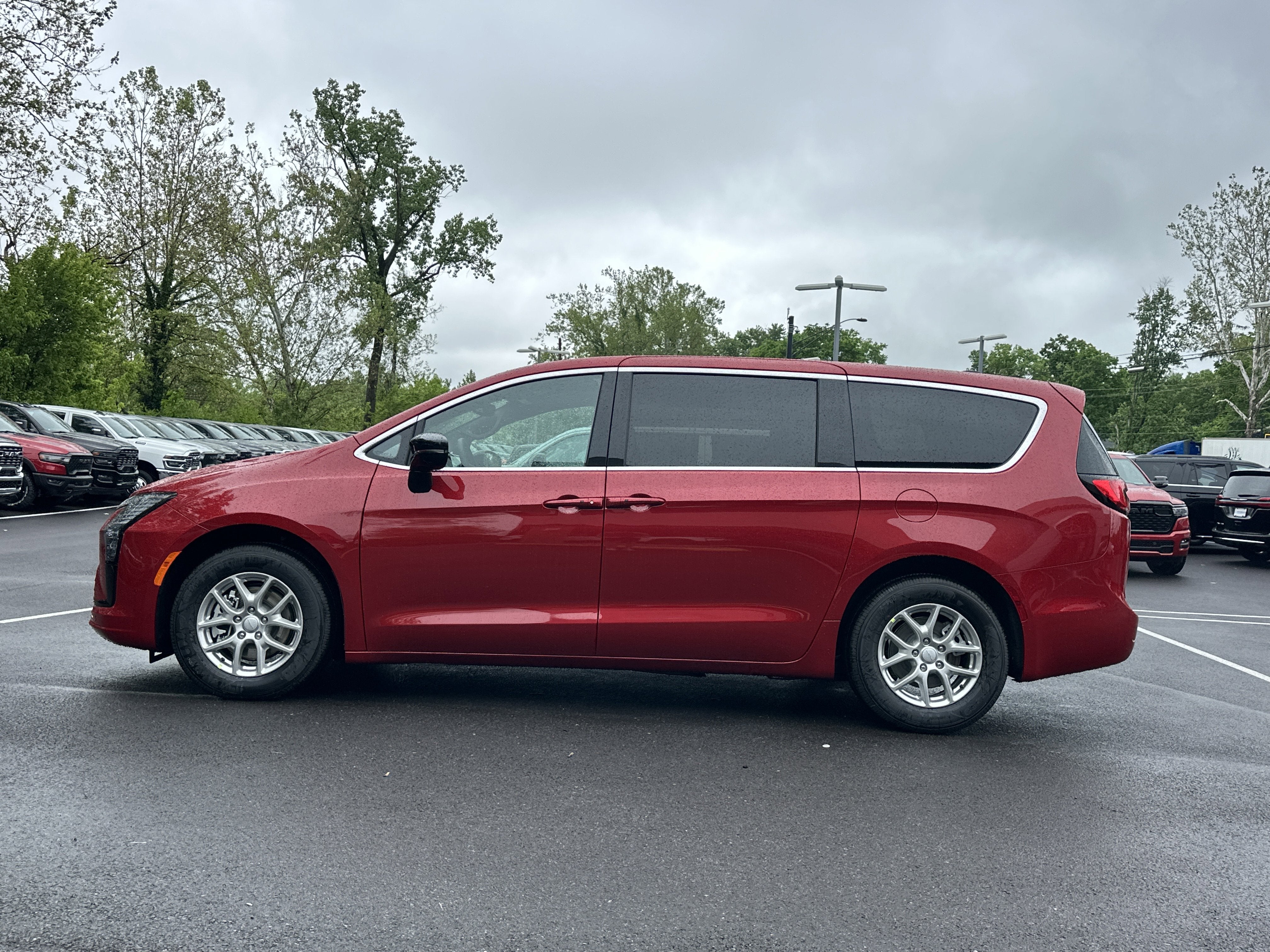 2027 Chrysler Pacifica Select