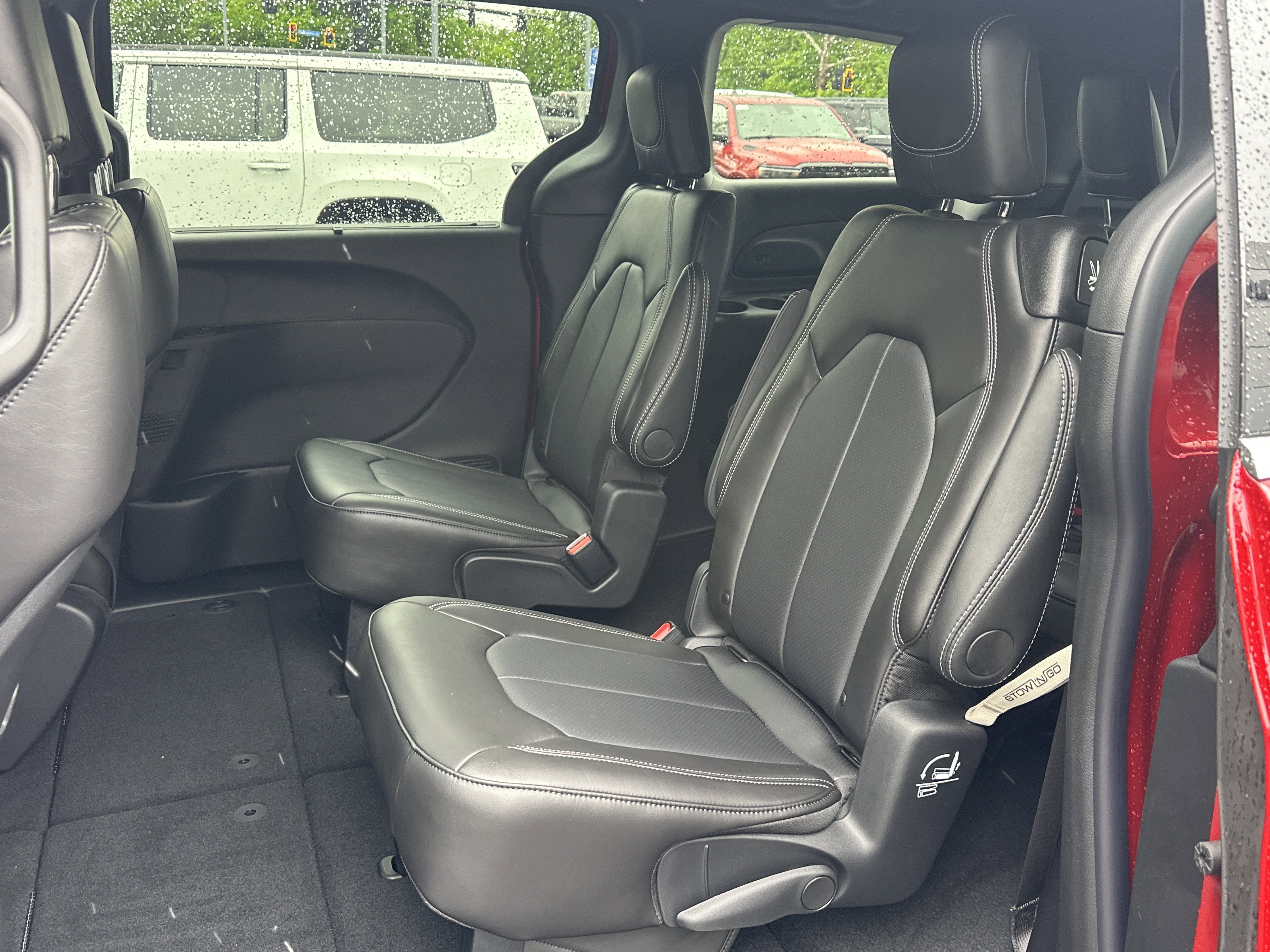 2027 Chrysler Pacifica Select