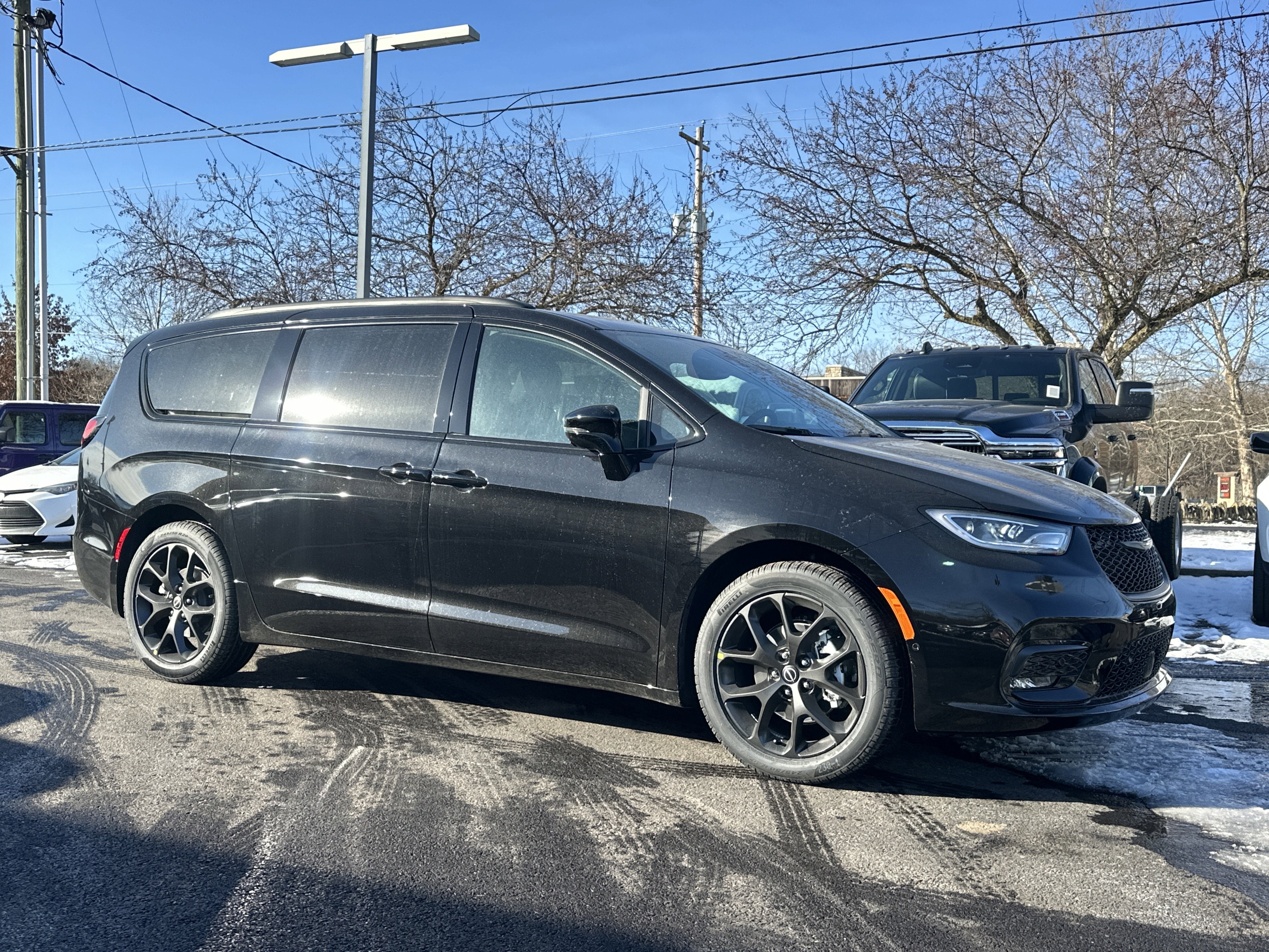 2026 Chrysler Pacifica Select