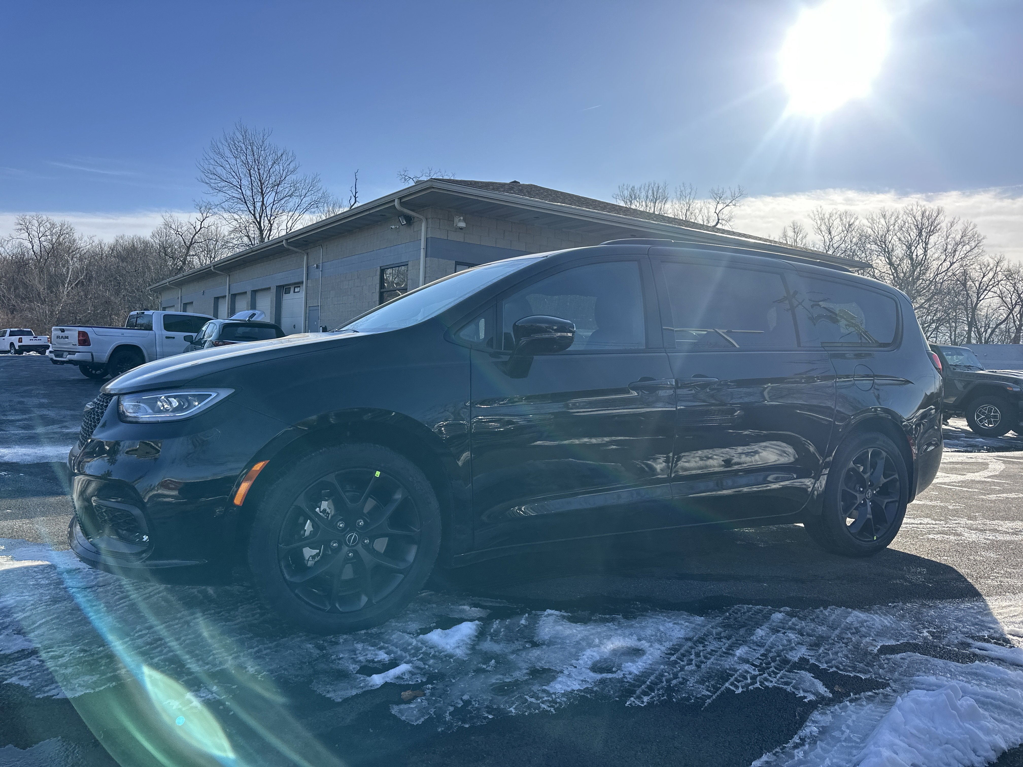 2026 Chrysler Pacifica Select