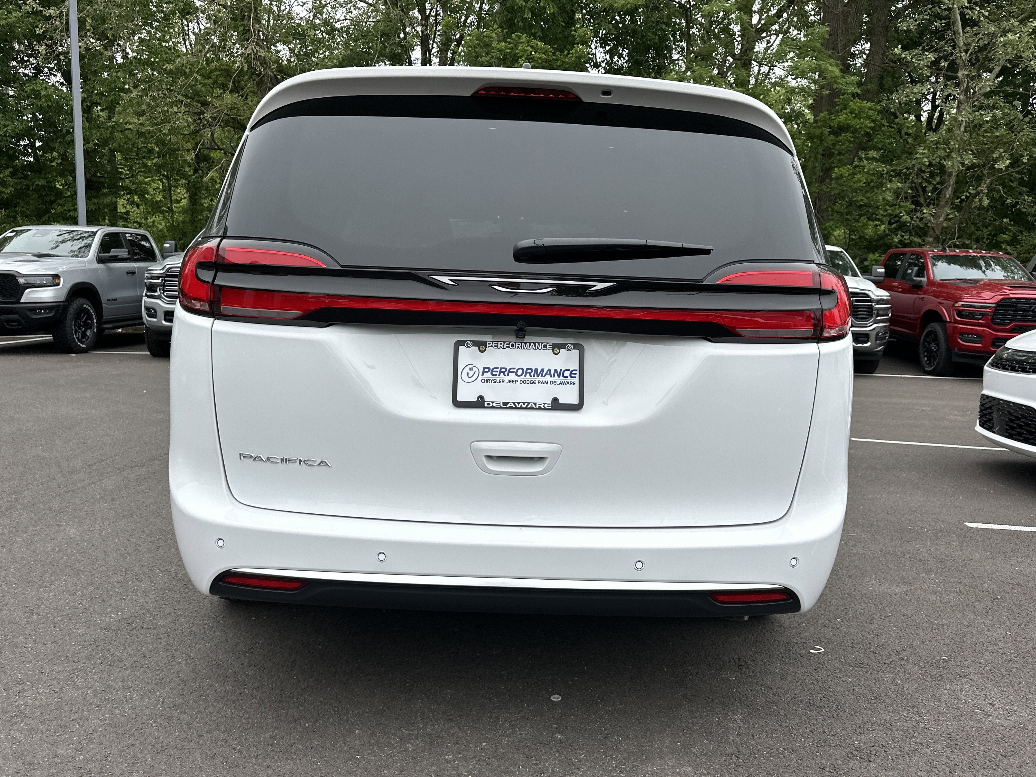 2027 Chrysler Pacifica Select