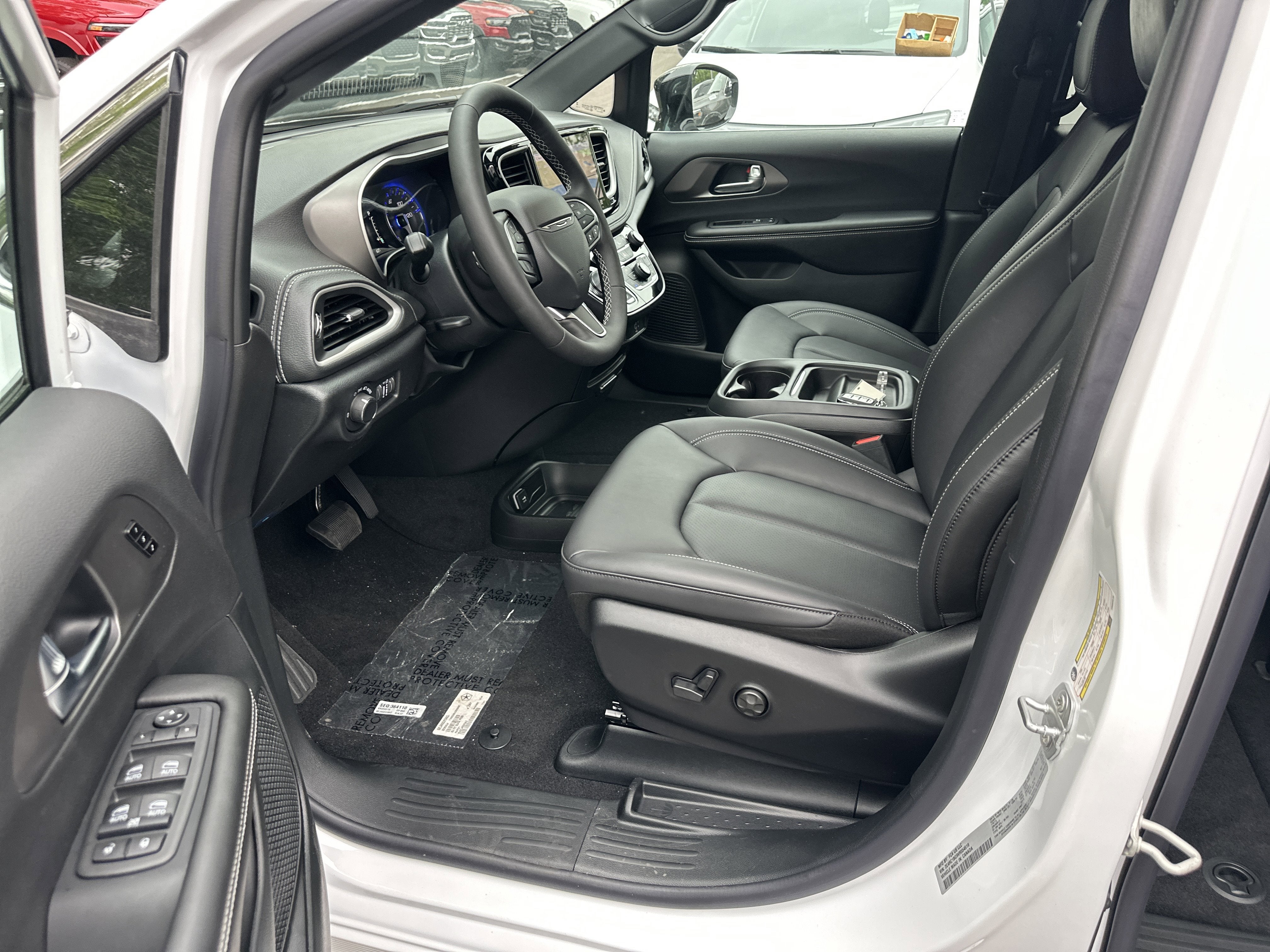 2027 Chrysler Pacifica Select