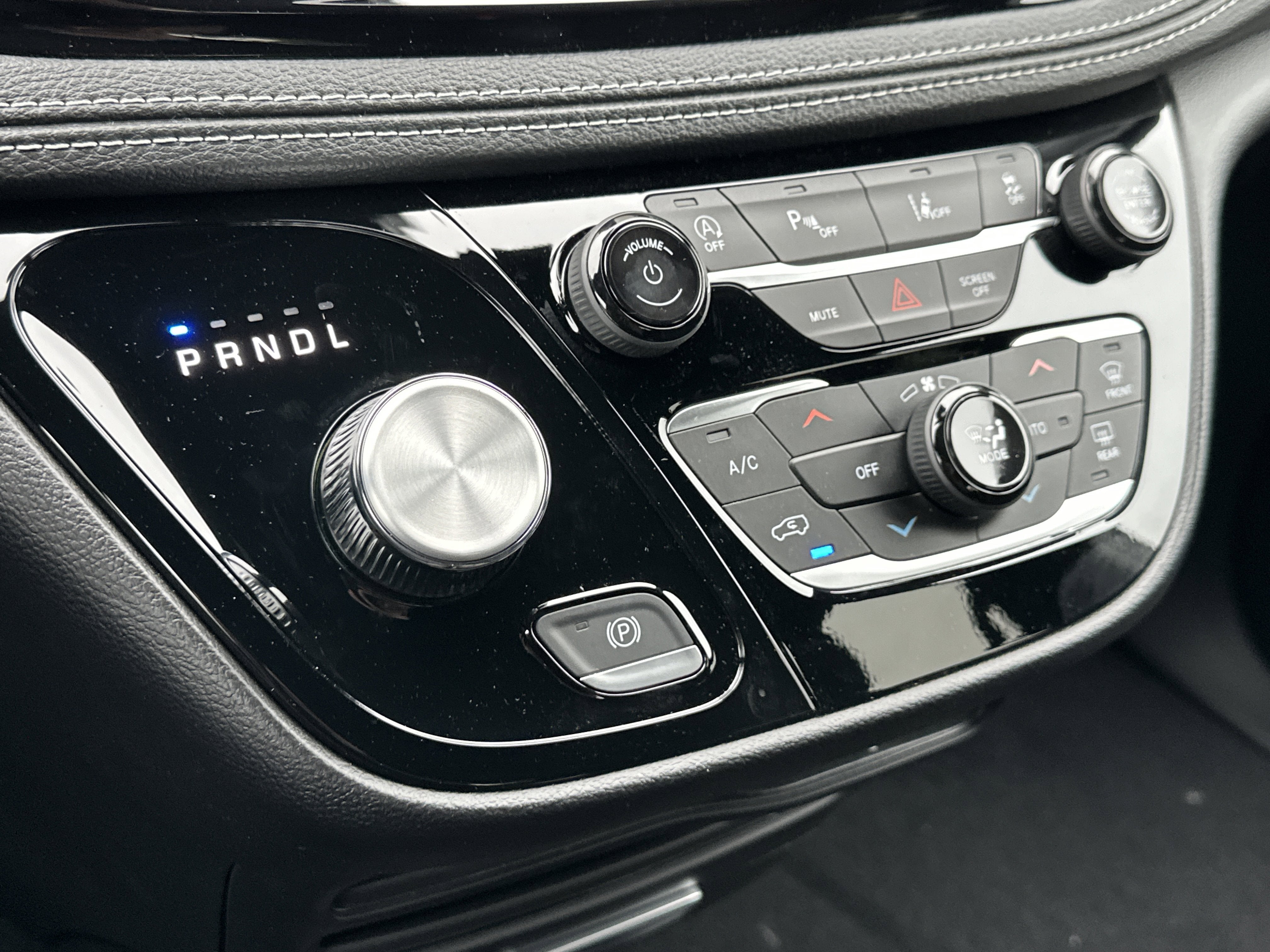 2027 Chrysler Pacifica Select