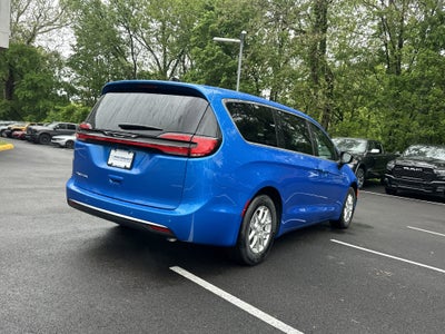 2027 Chrysler Pacifica Select