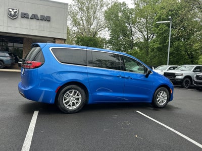 2027 Chrysler Pacifica Select