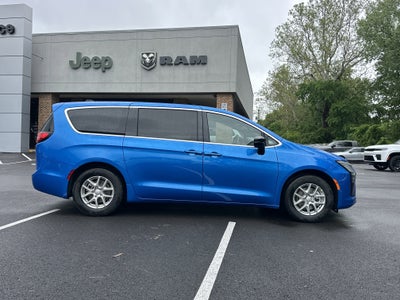 2027 Chrysler Pacifica Select