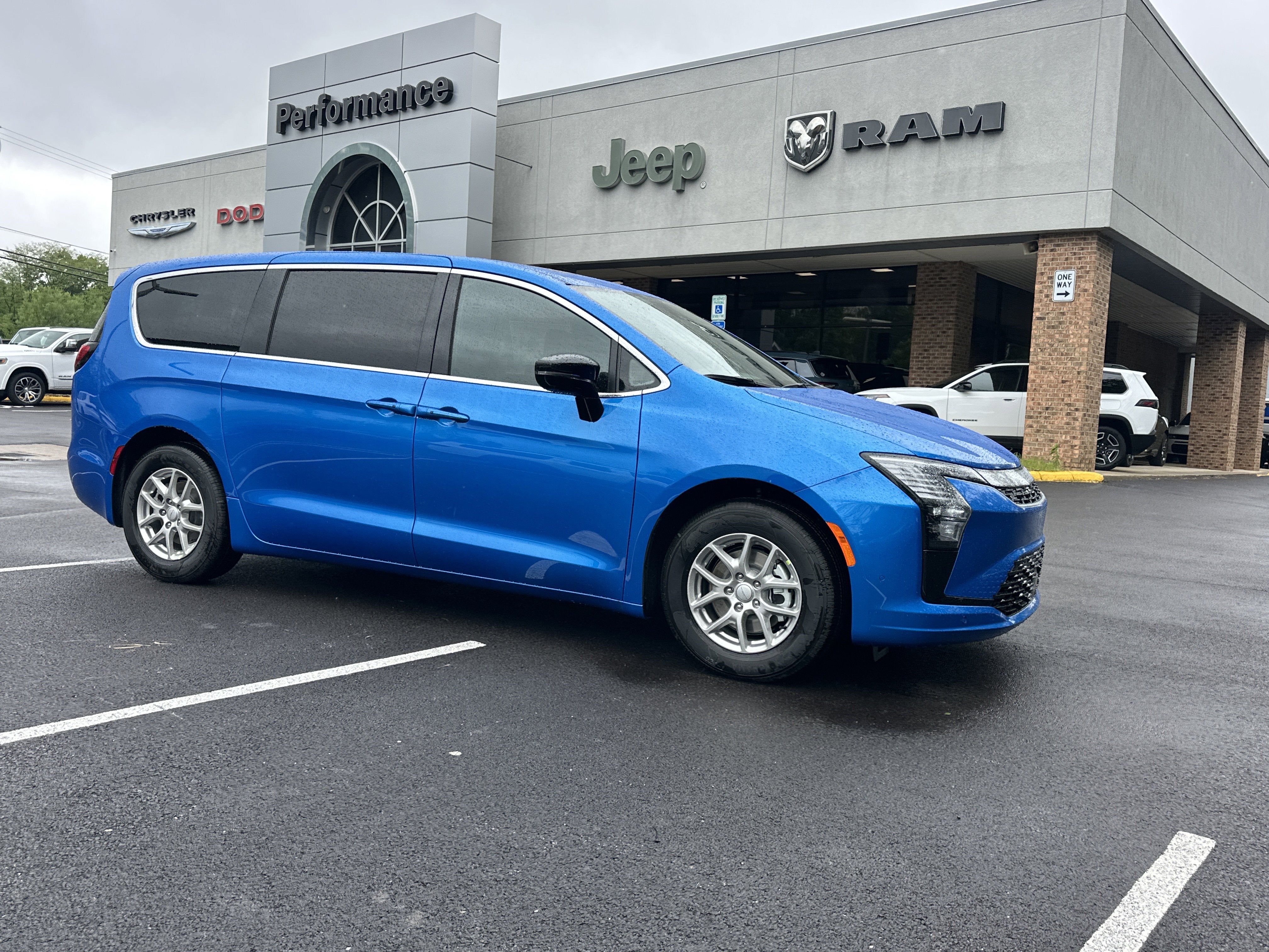 2027 Chrysler Pacifica Select