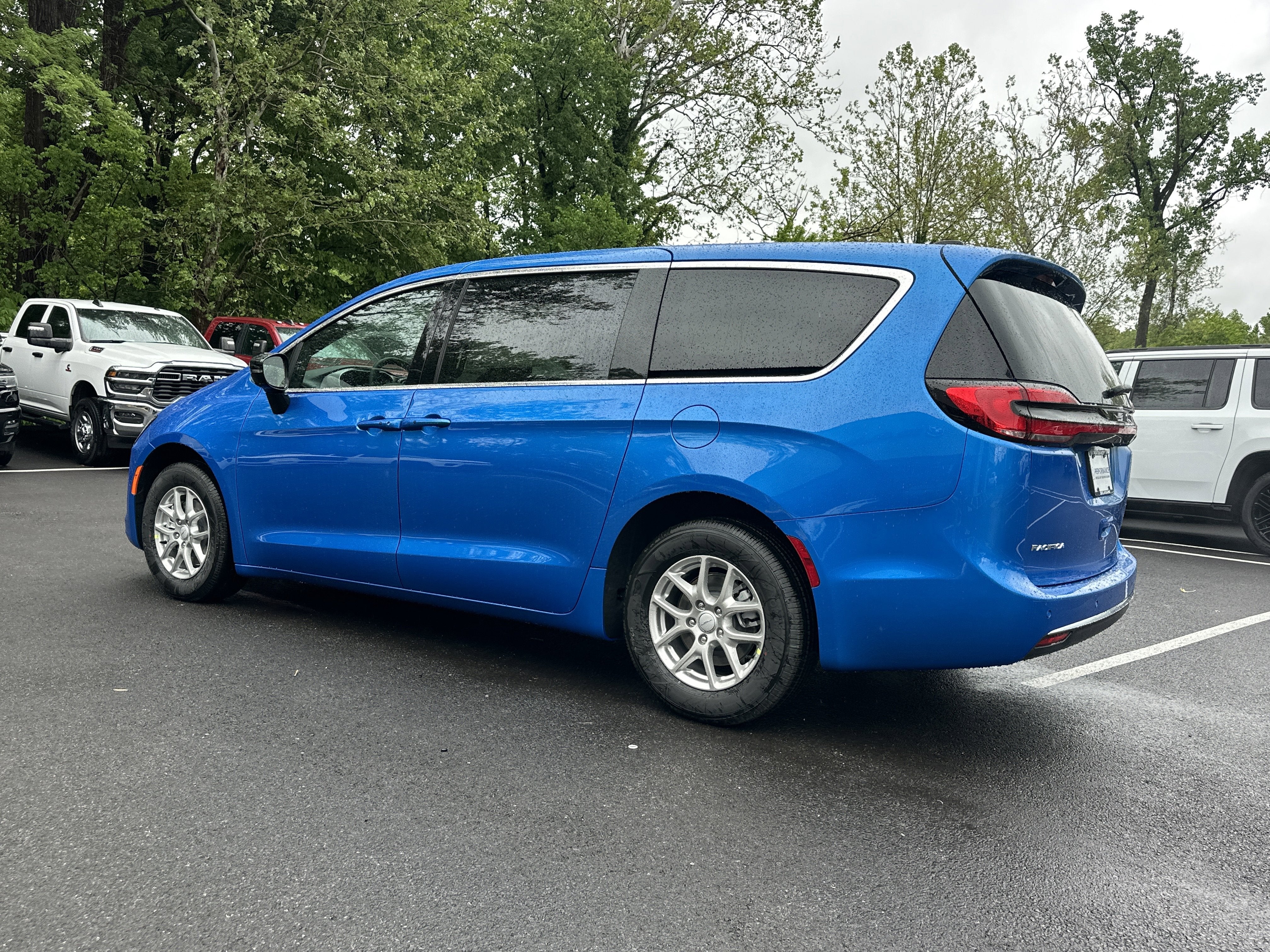 2027 Chrysler Pacifica Select
