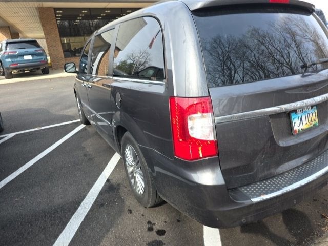 2015 Chrysler Town & Country Touring-L