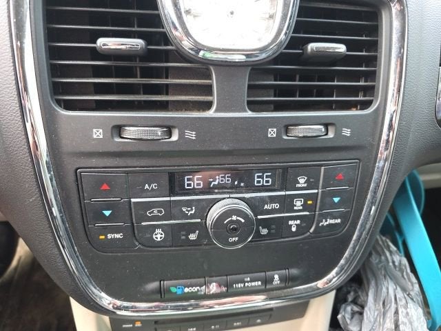 2015 Chrysler Town & Country Touring-L