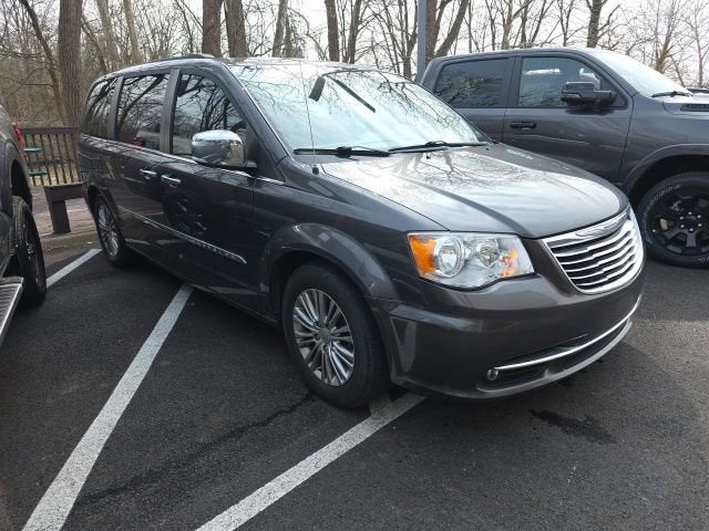 2015 Chrysler Town & Country Touring-L