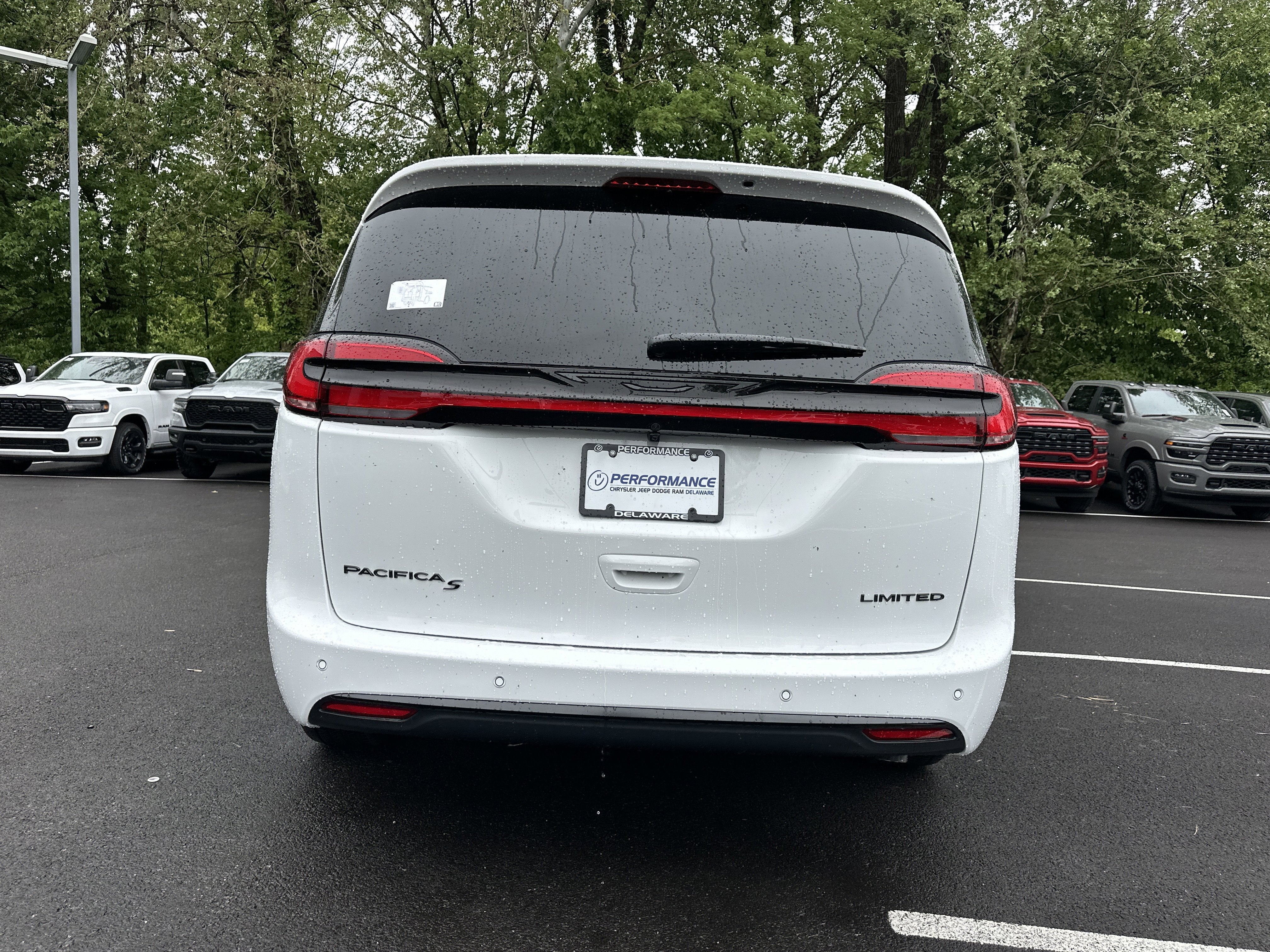 2027 Chrysler Pacifica Limited
