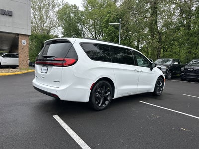 2027 Chrysler Pacifica Limited