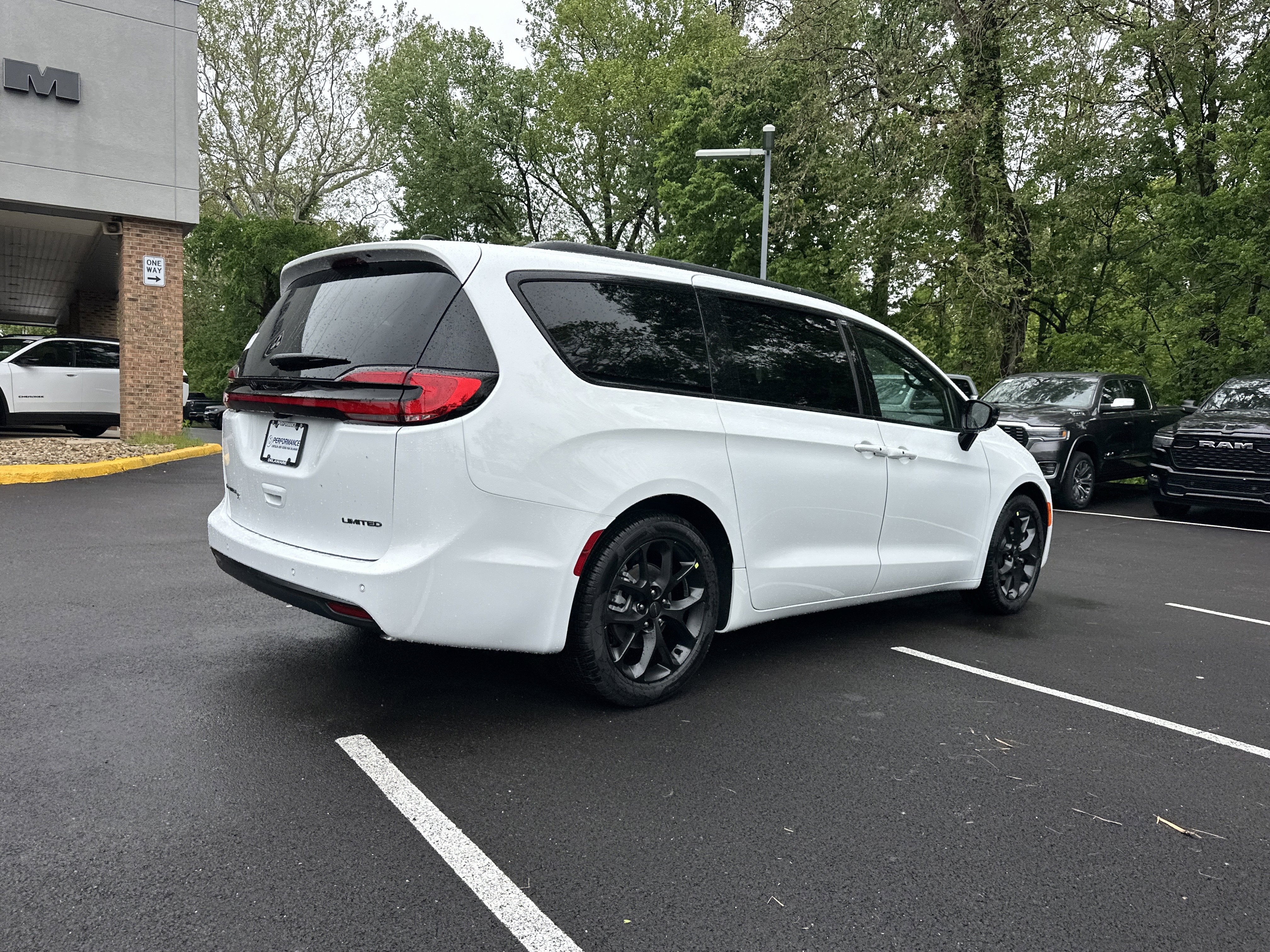 2027 Chrysler Pacifica Limited