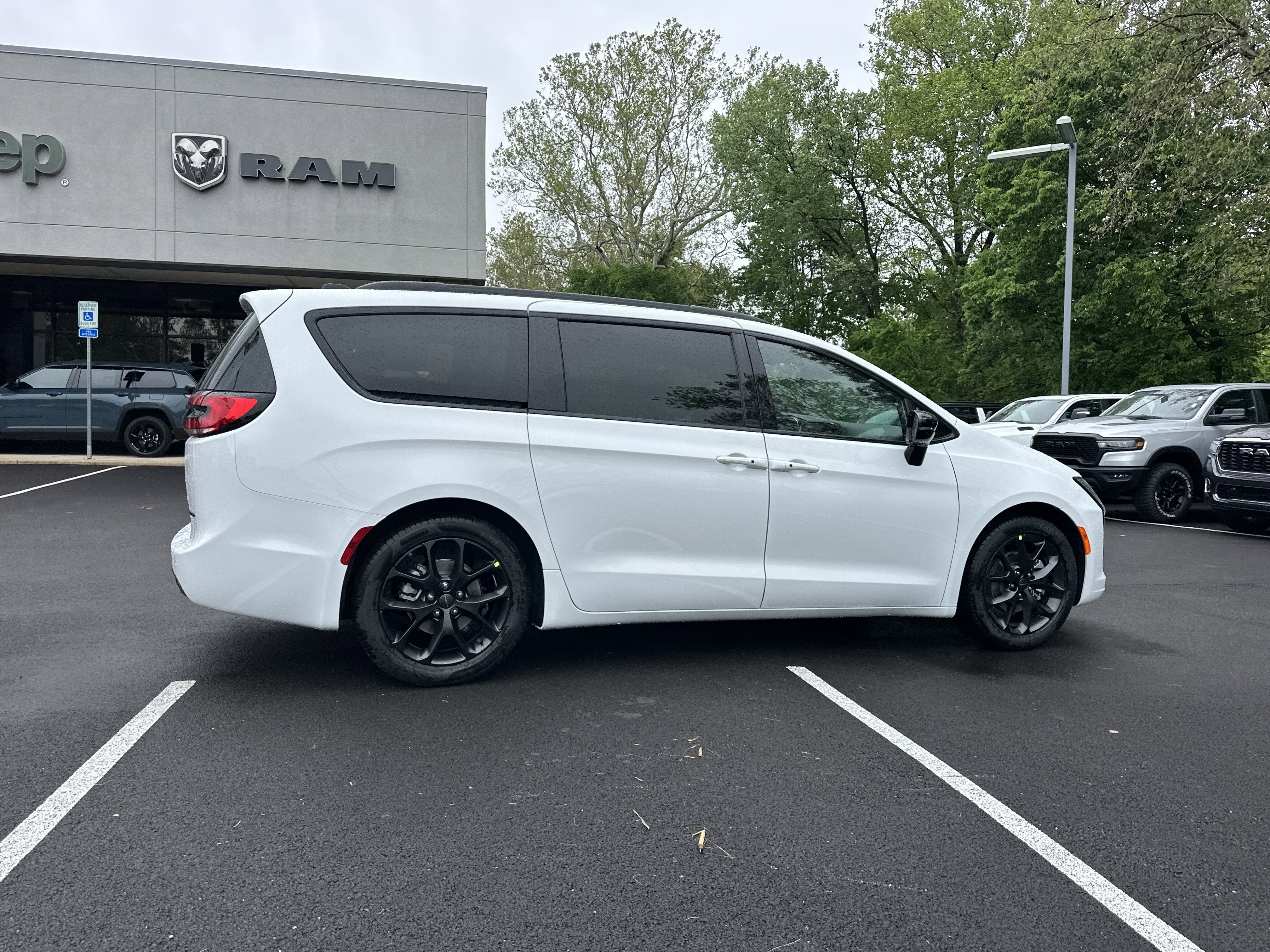 2027 Chrysler Pacifica Limited