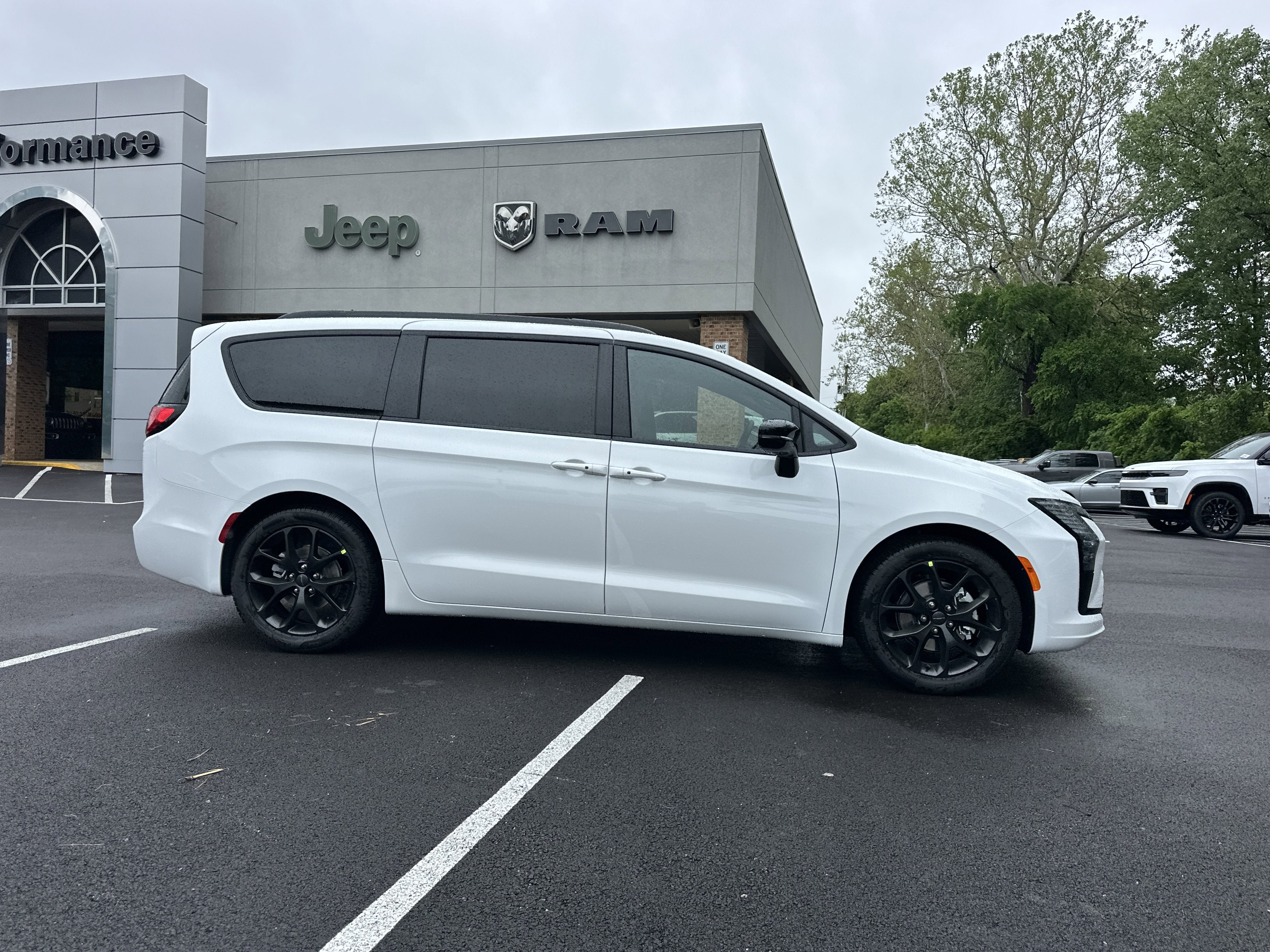 2027 Chrysler Pacifica Limited