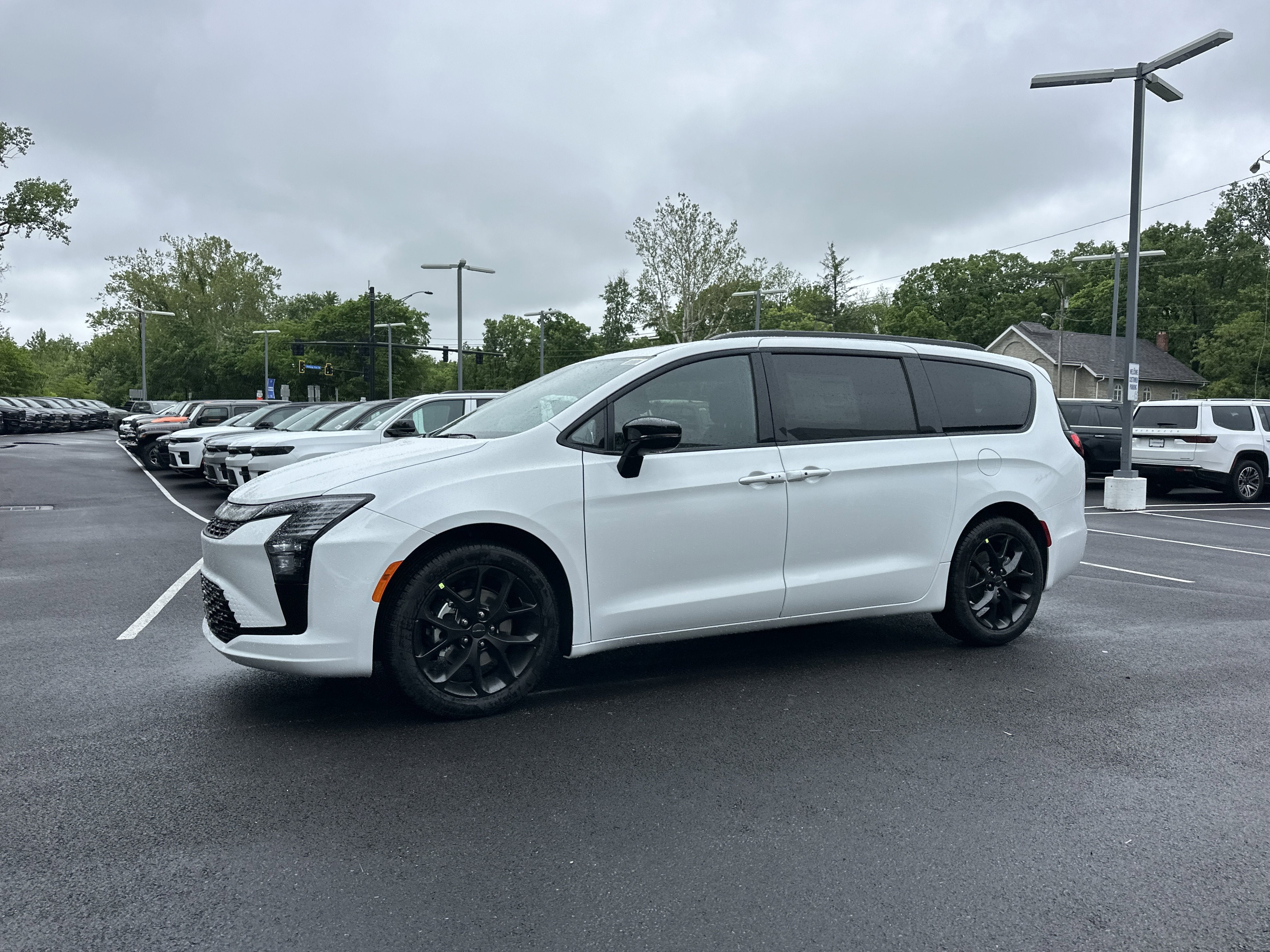 2027 Chrysler Pacifica Limited