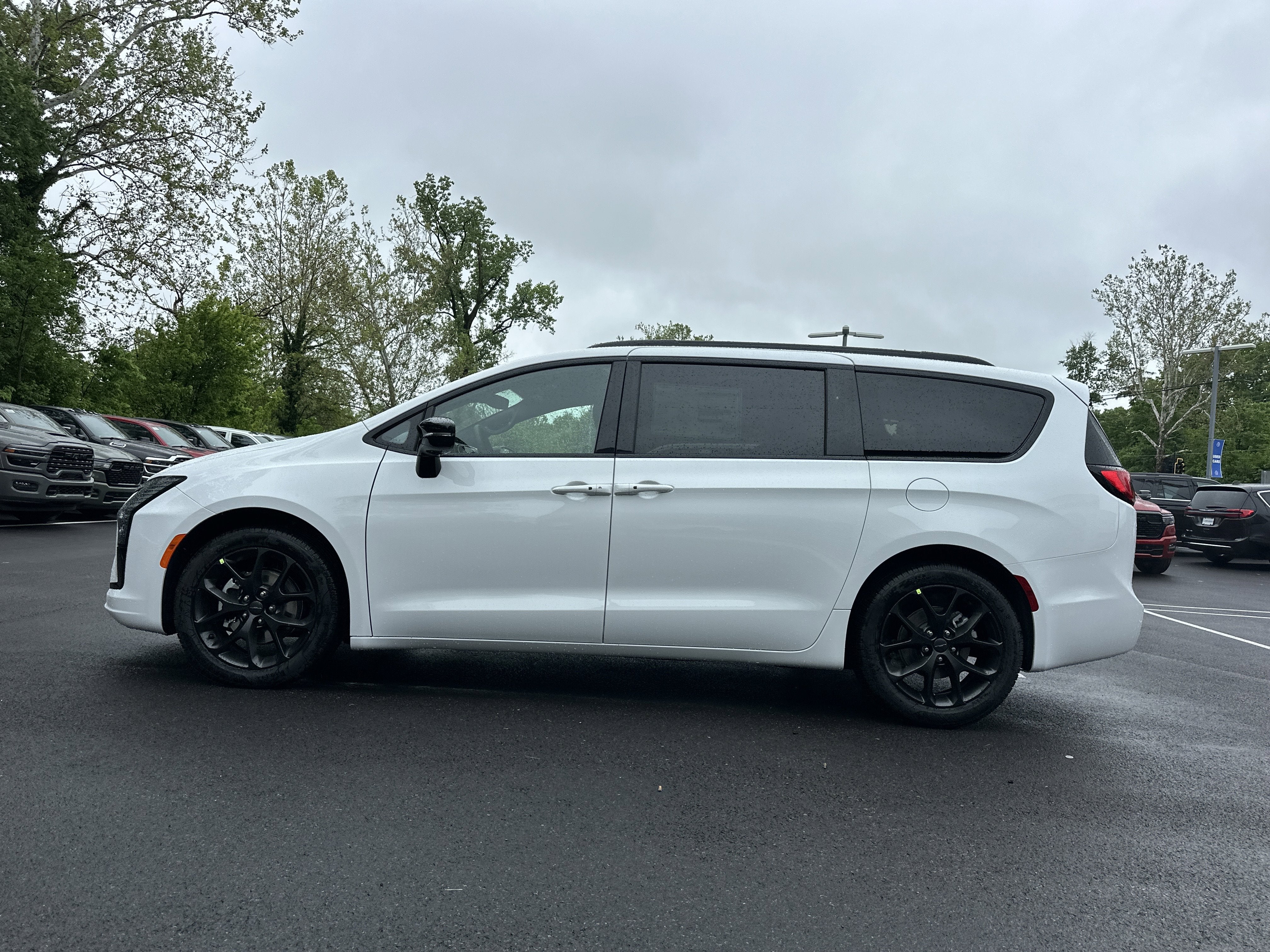 2027 Chrysler Pacifica Limited