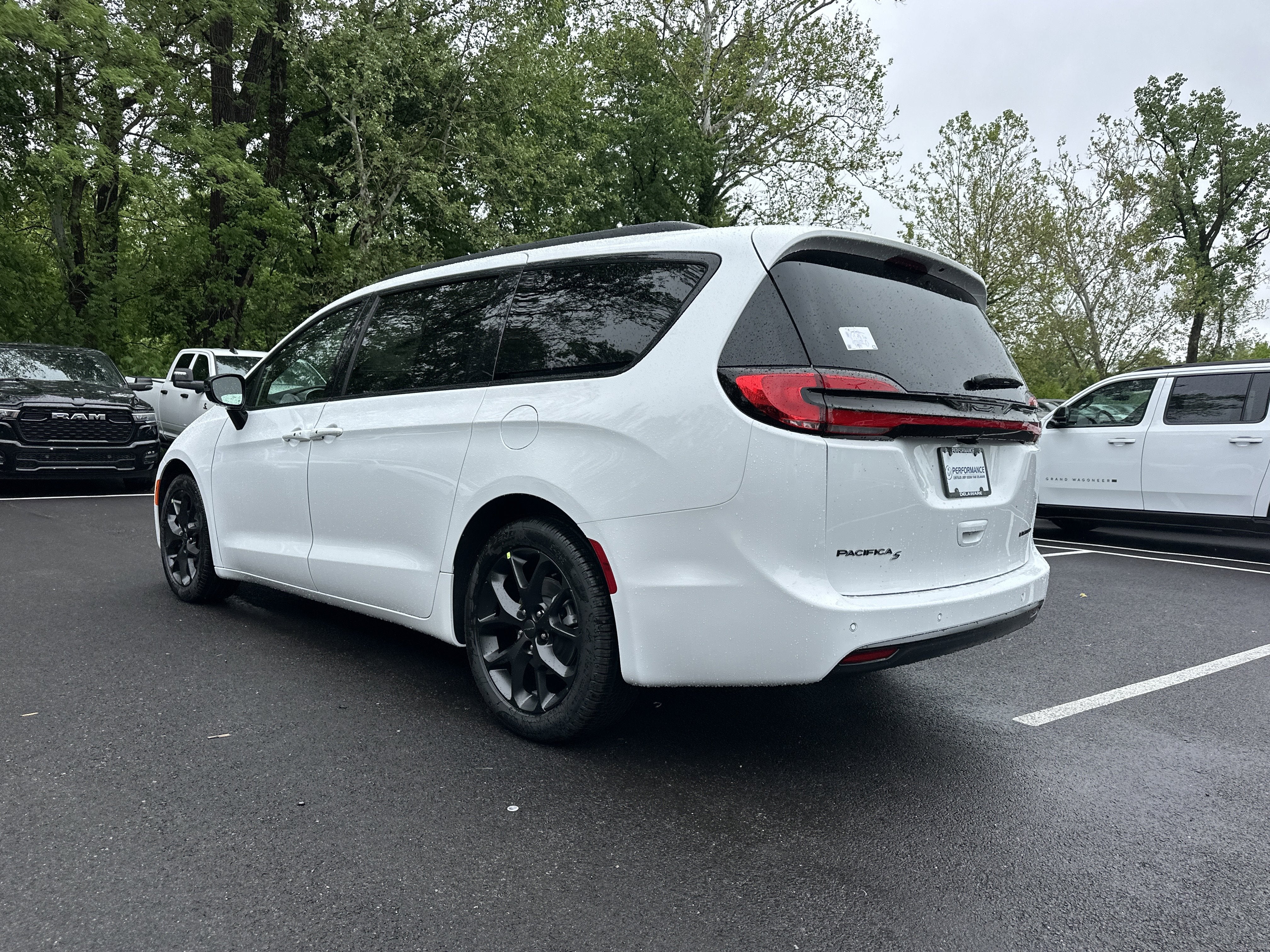 2027 Chrysler Pacifica Limited