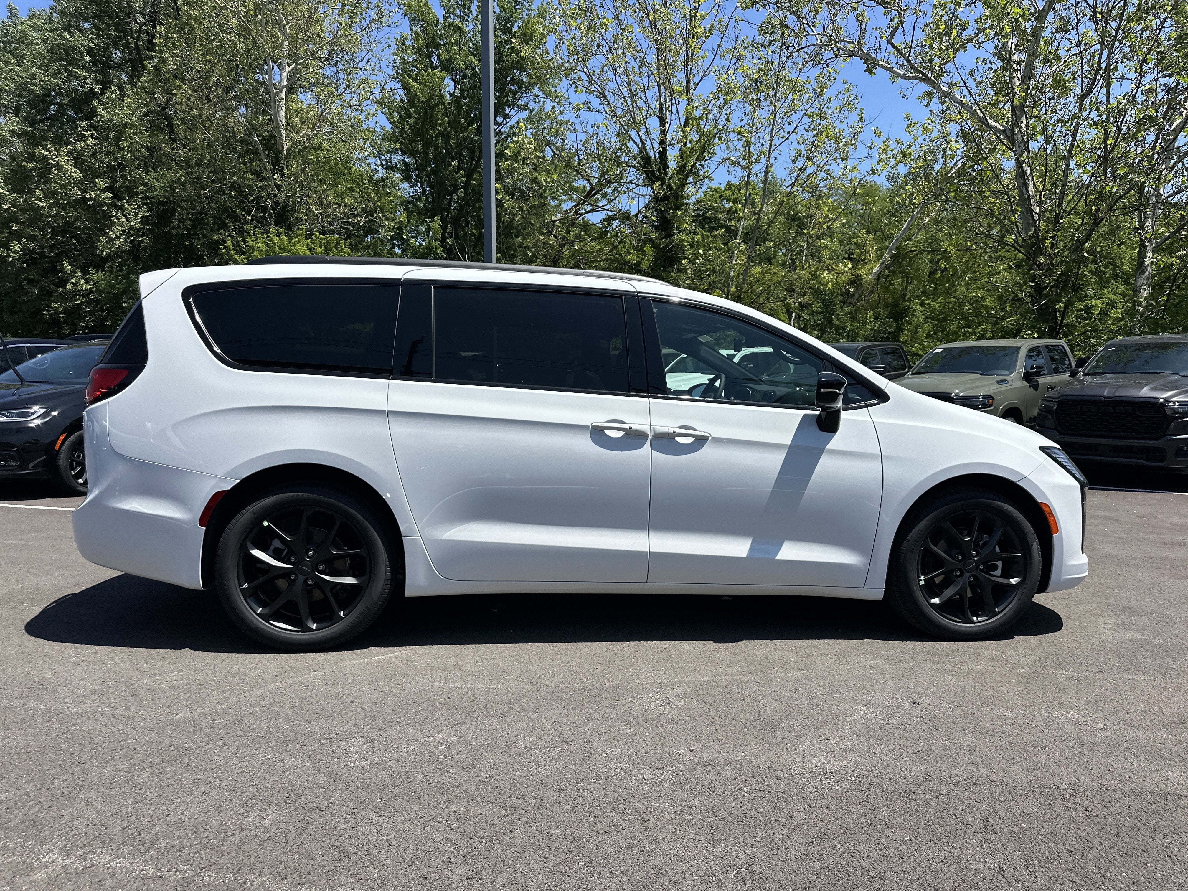 2027 Chrysler Pacifica Limited