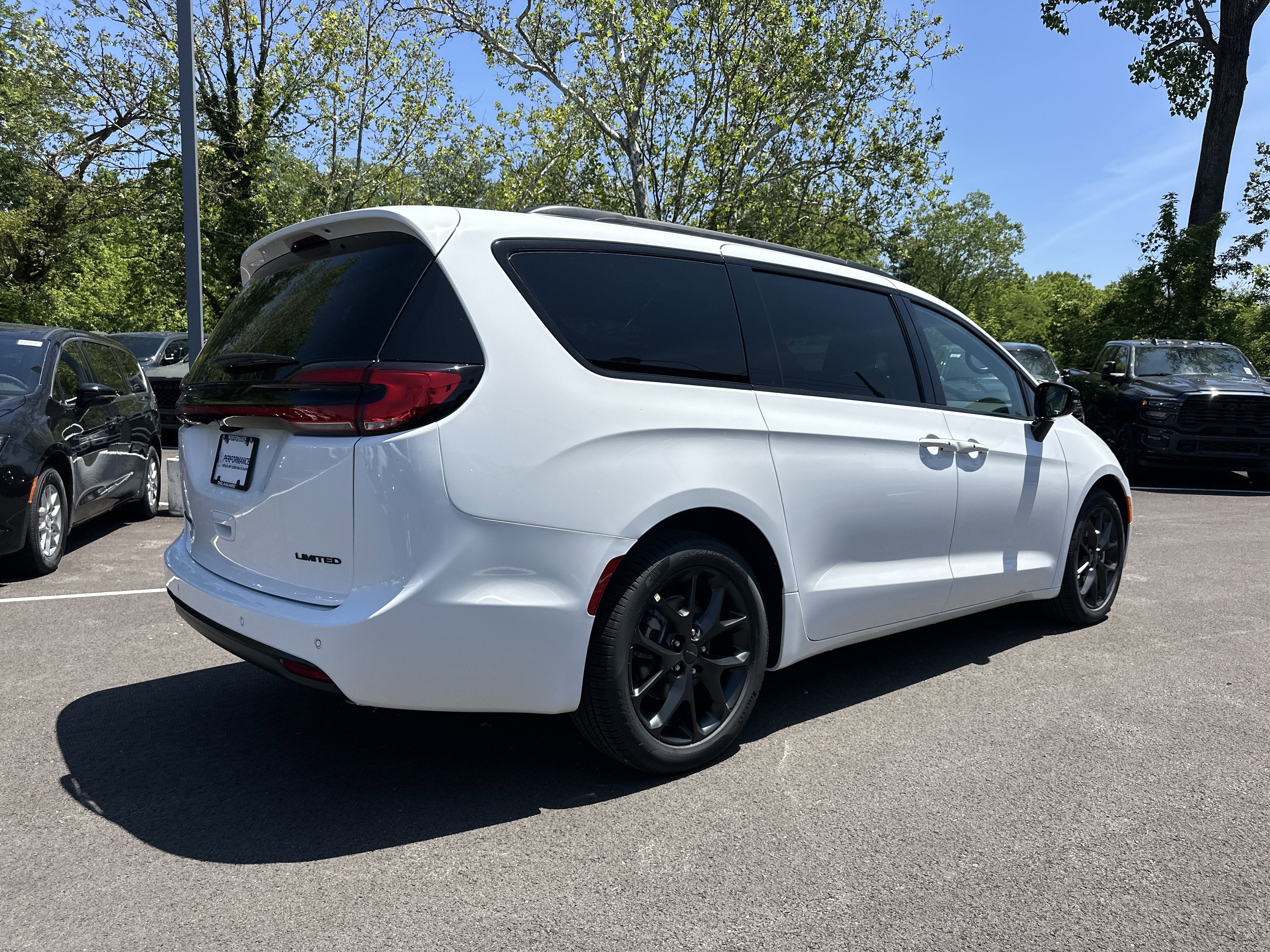 2027 Chrysler Pacifica Limited