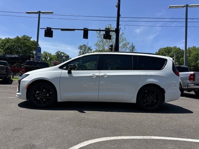 2027 Chrysler Pacifica Limited