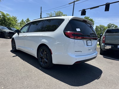 2027 Chrysler Pacifica Limited