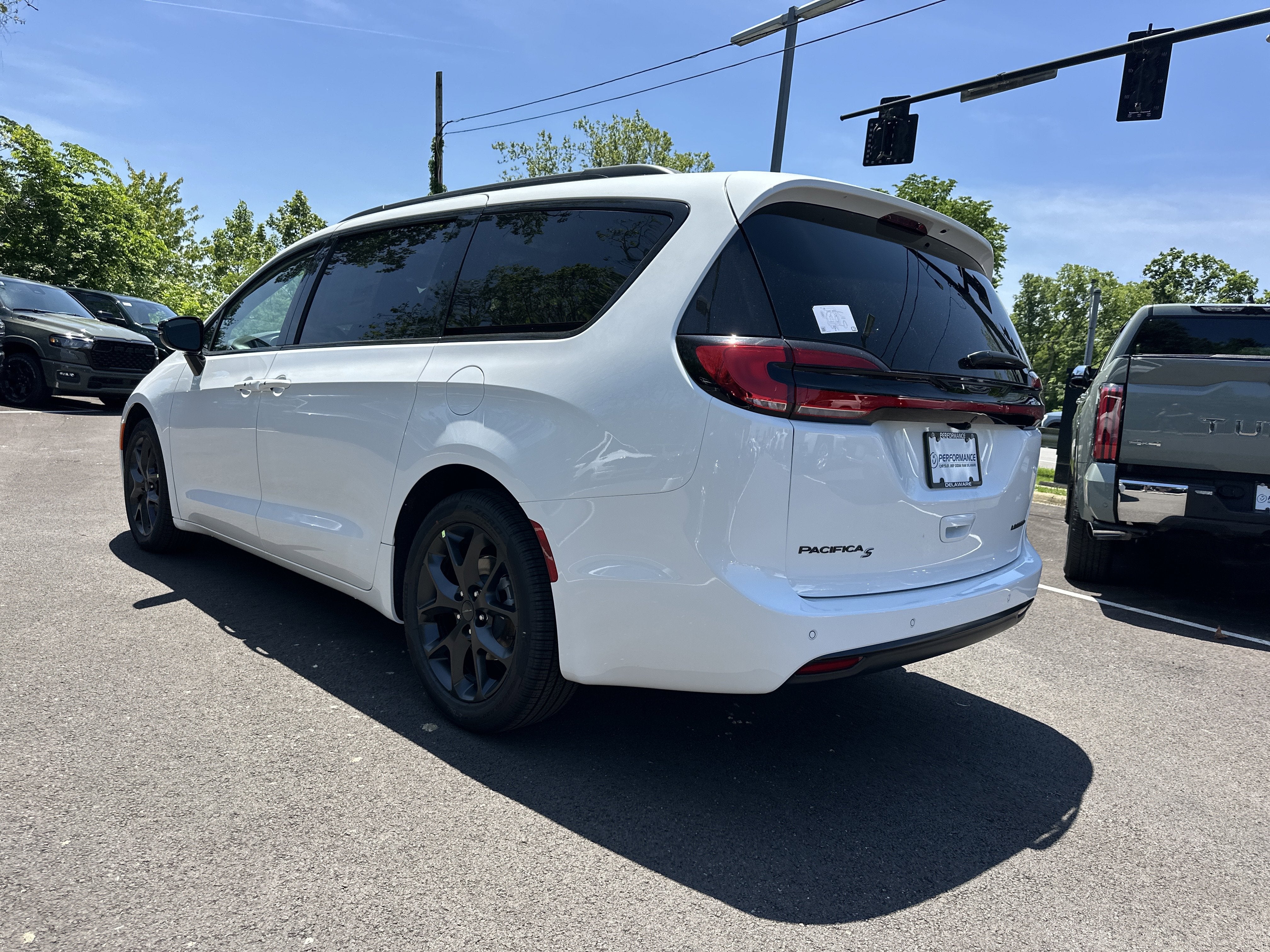 2027 Chrysler Pacifica Limited