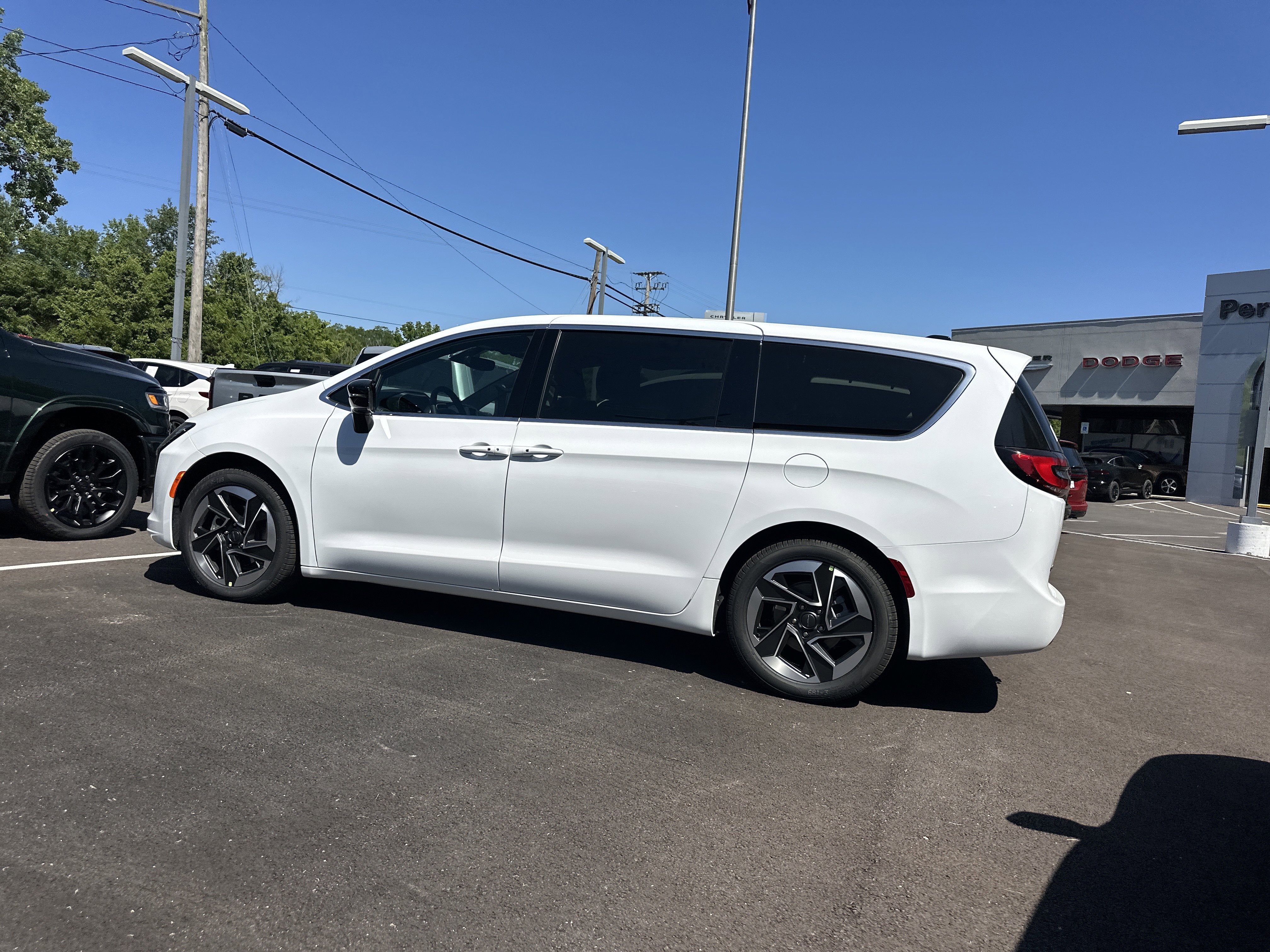 2027 Chrysler Pacifica Limited