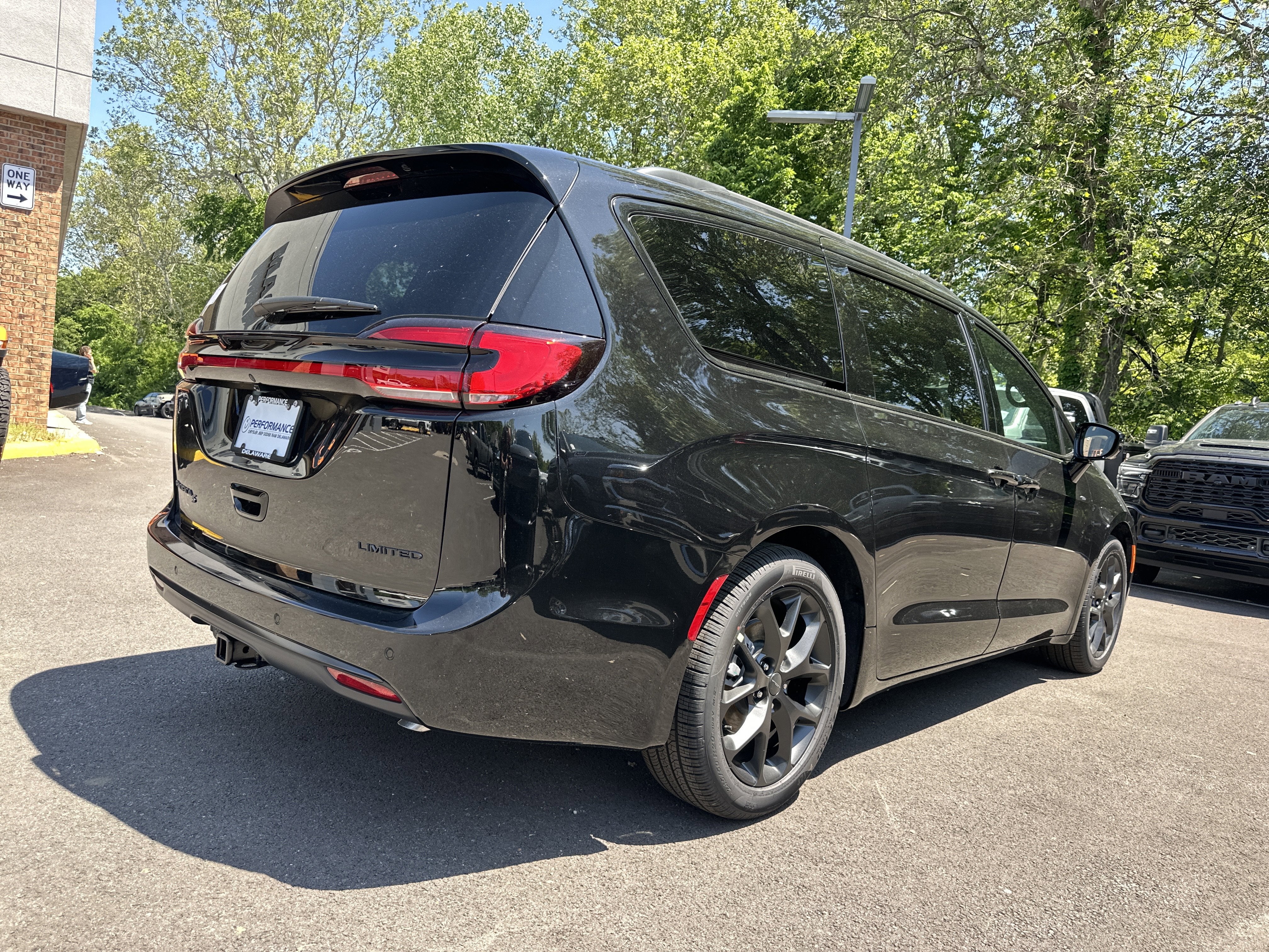 2027 Chrysler Pacifica Limited