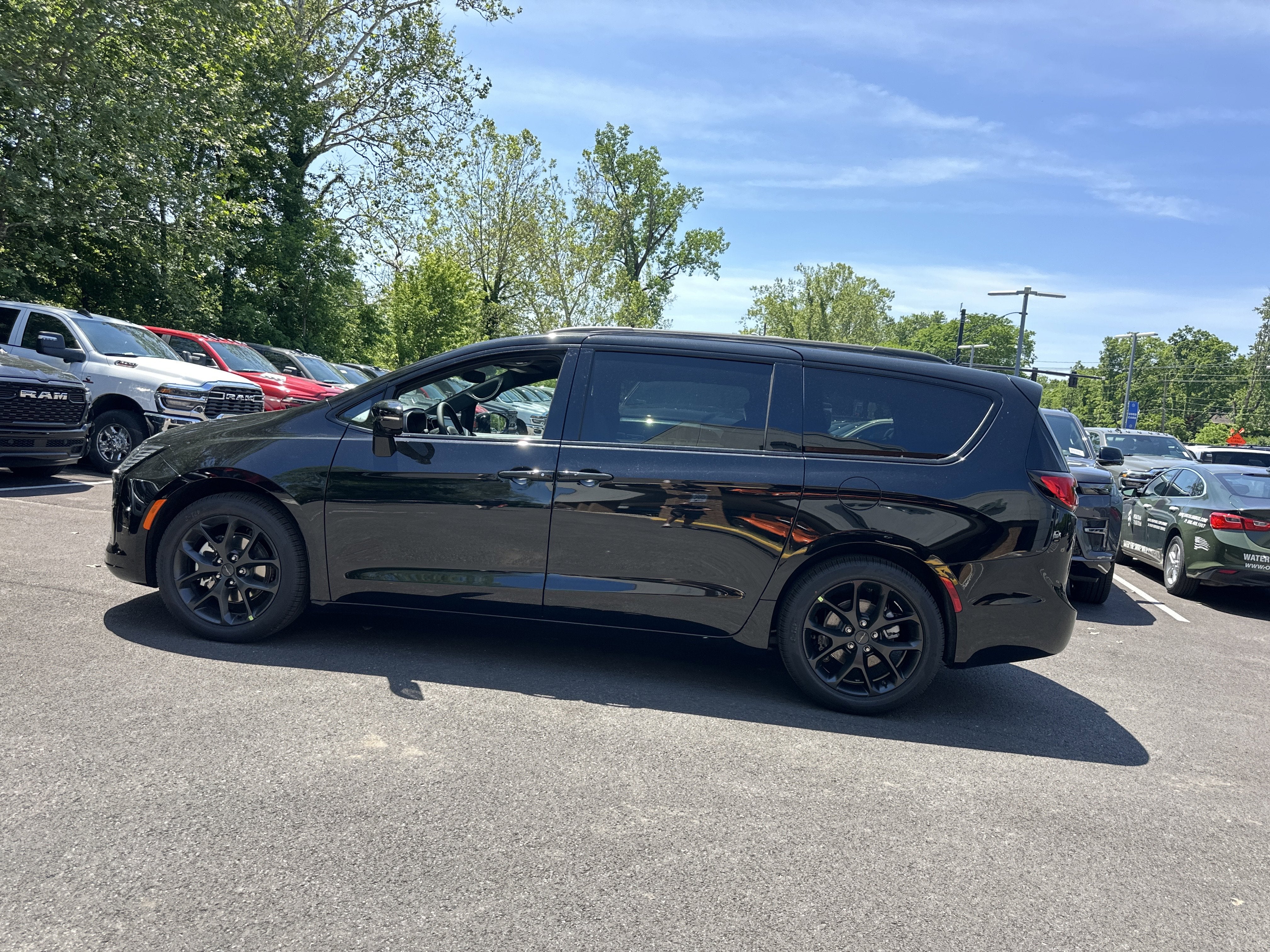 2027 Chrysler Pacifica Limited