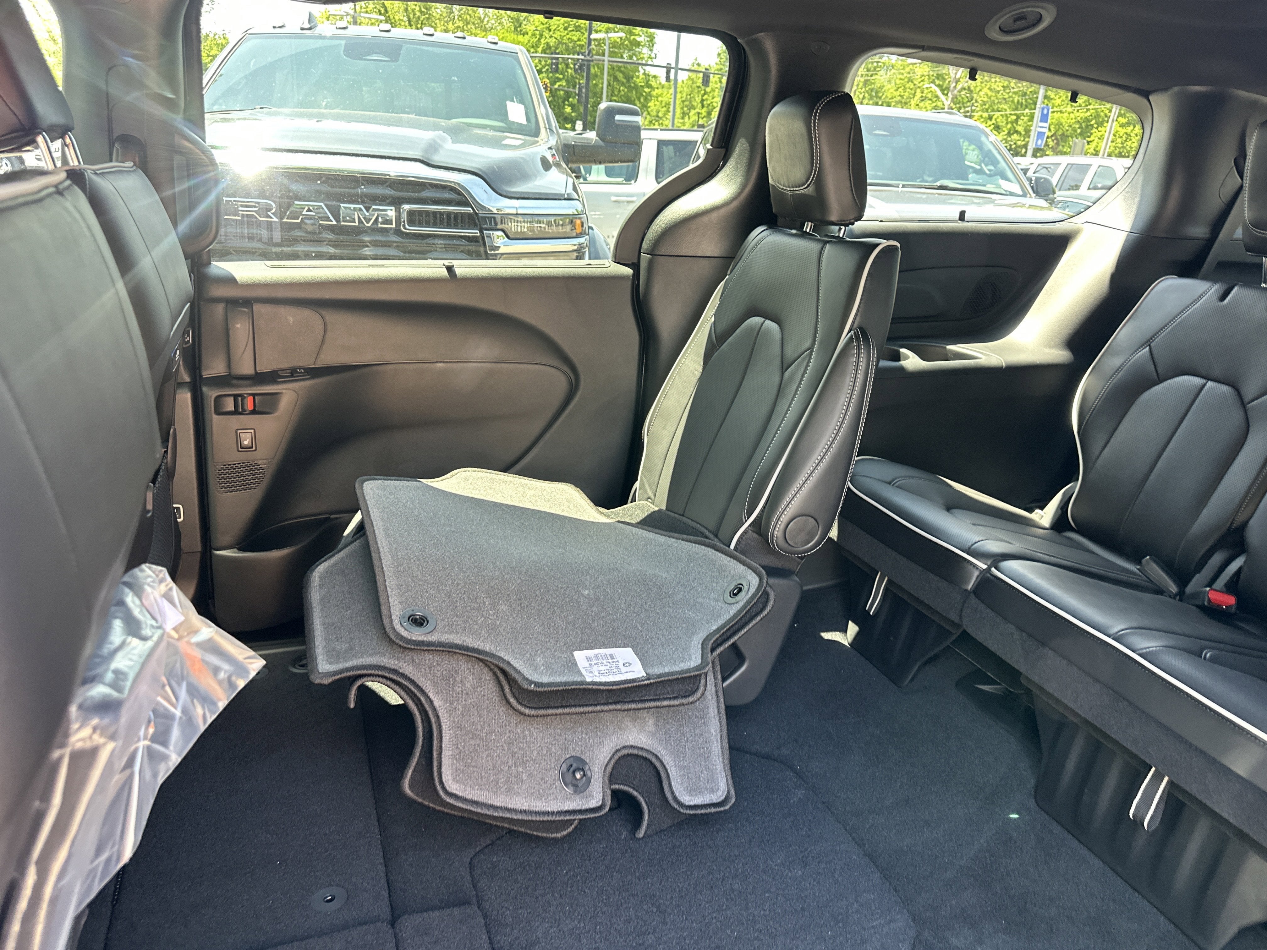 2027 Chrysler Pacifica Limited