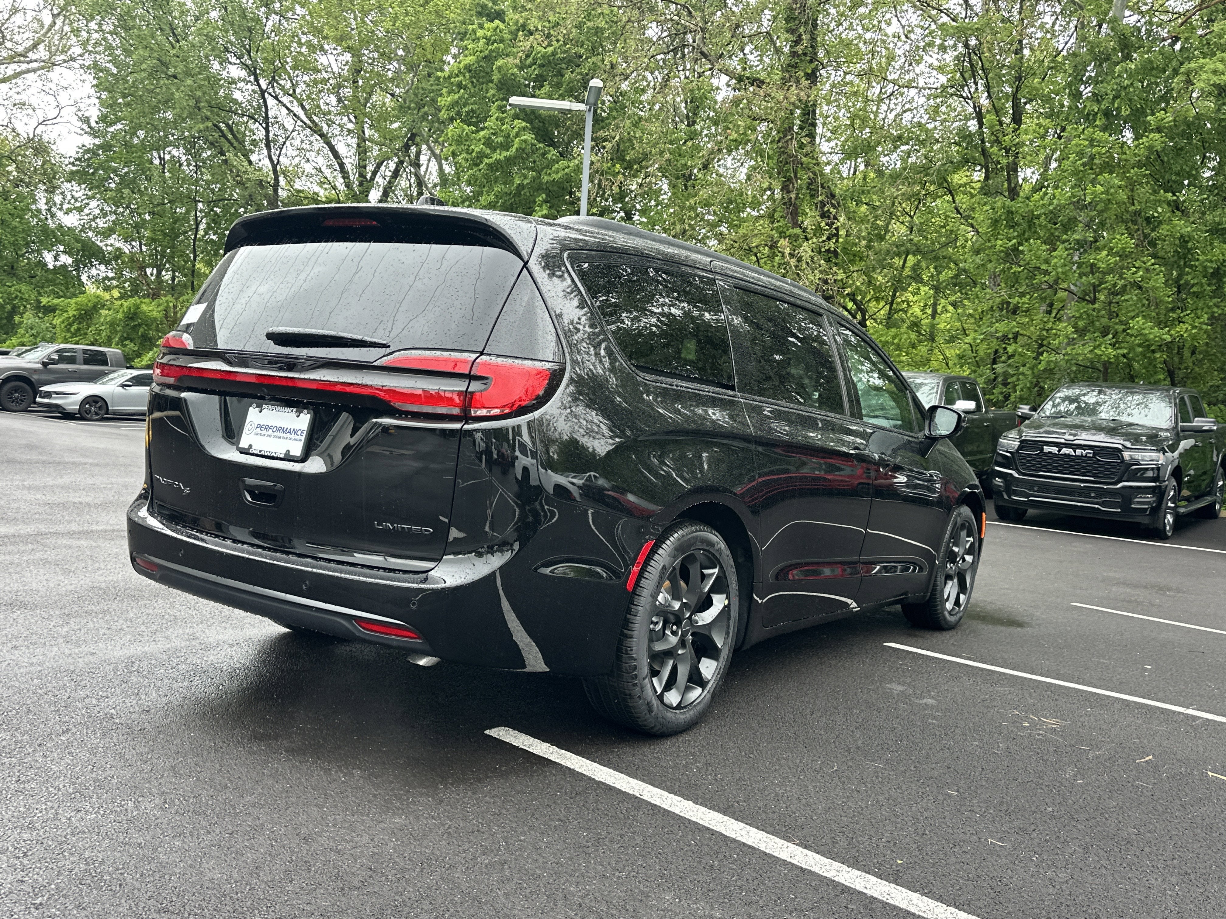 2027 Chrysler Pacifica Limited