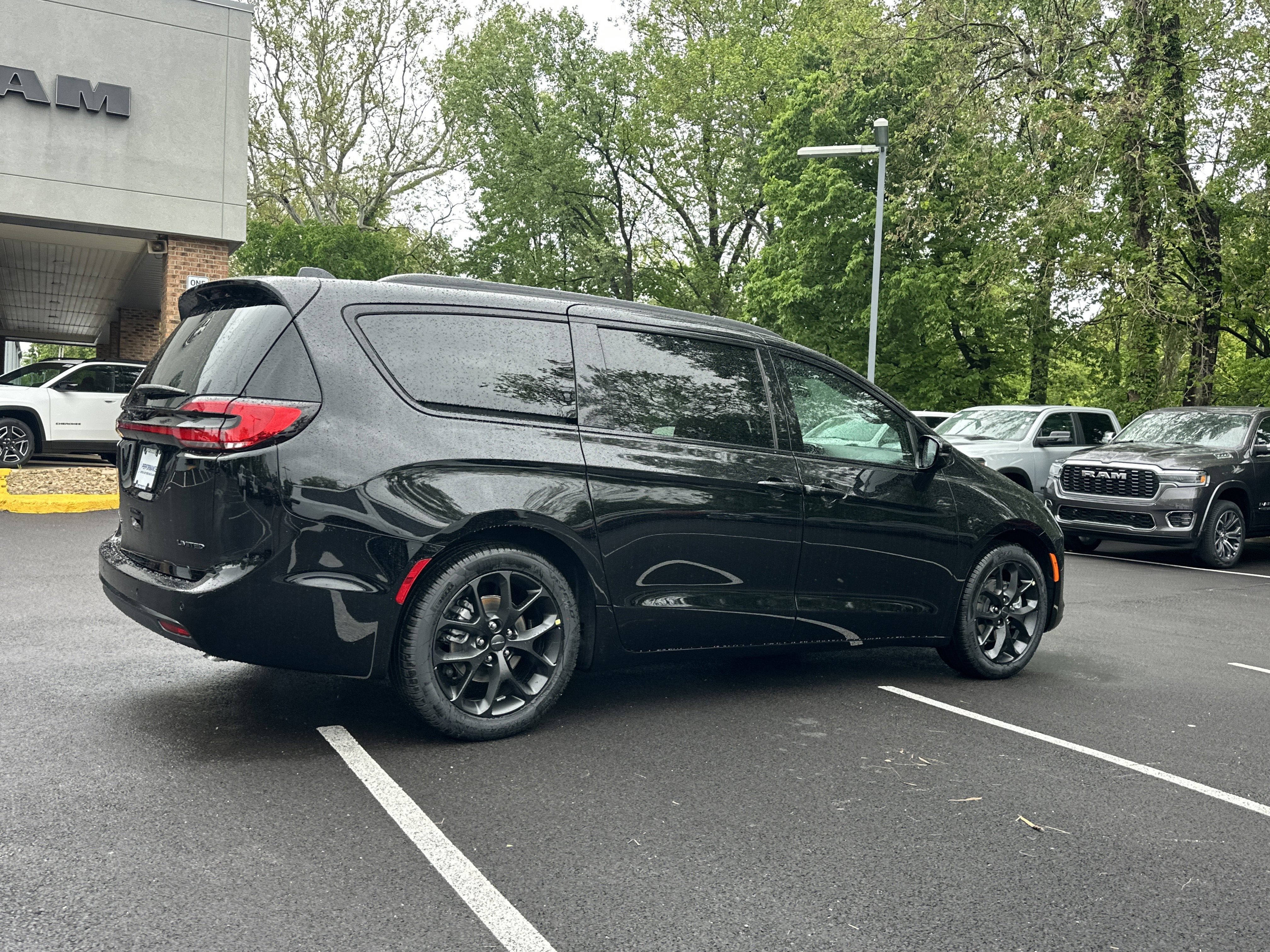 2027 Chrysler Pacifica Limited