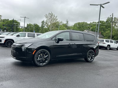2027 Chrysler Pacifica Limited