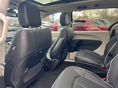 2023 Chrysler Pacifica Hybrid Limited