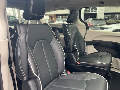 2023 Chrysler Pacifica Hybrid Limited