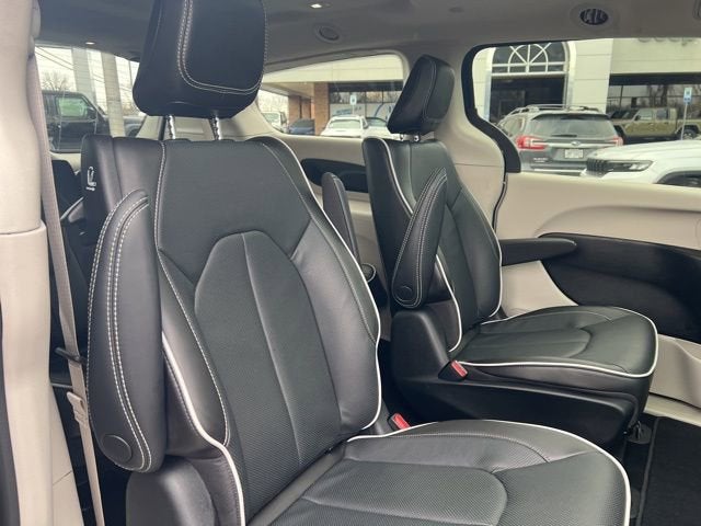 2023 Chrysler Pacifica Hybrid Limited